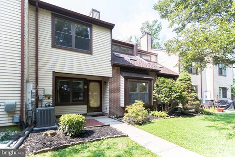 Townhouse For Rent - 13 Heather Court<br/> NEWTOWN, PA 18940