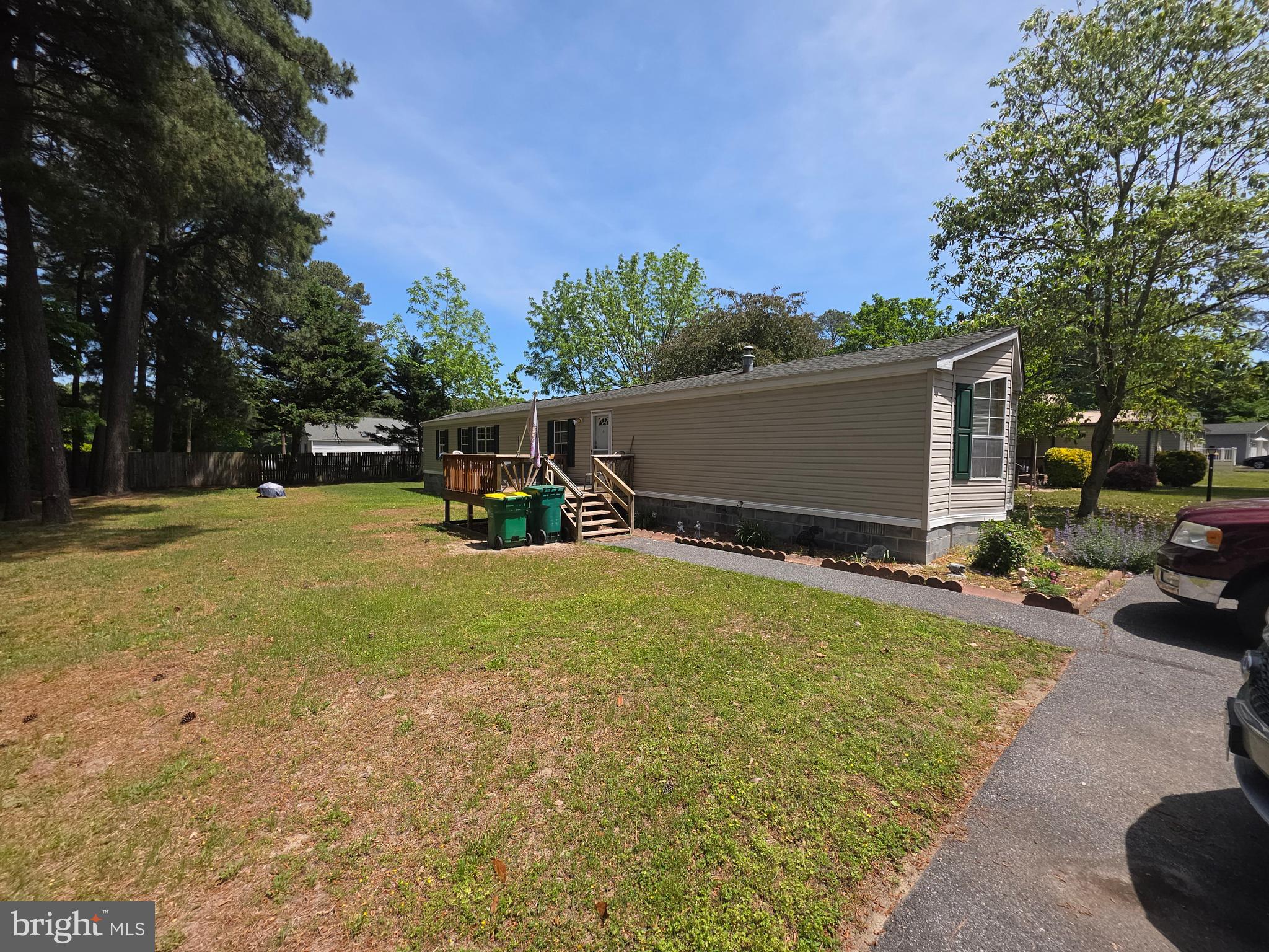 207 N LAKE DRIVE