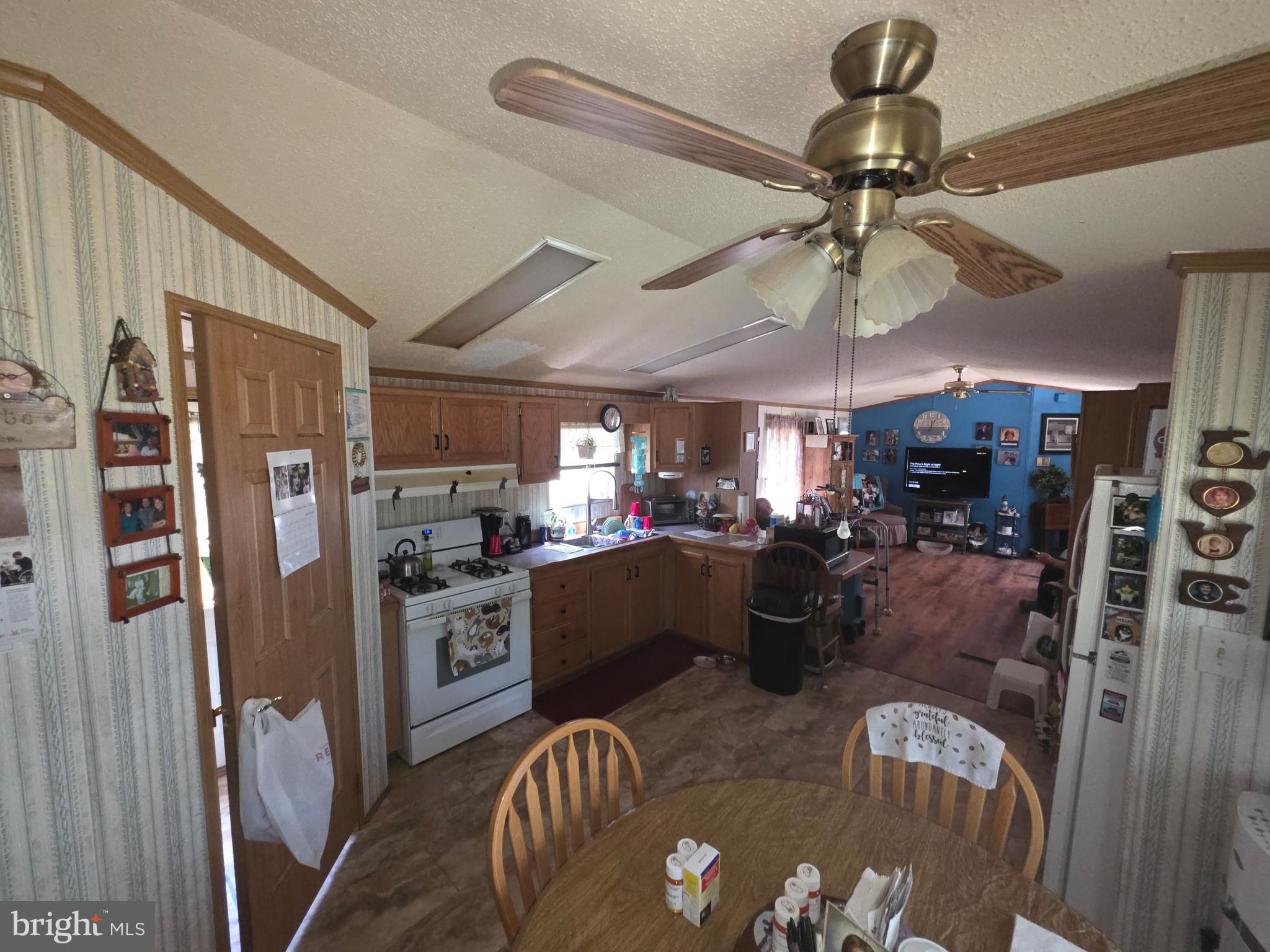207 N LAKE DRIVE