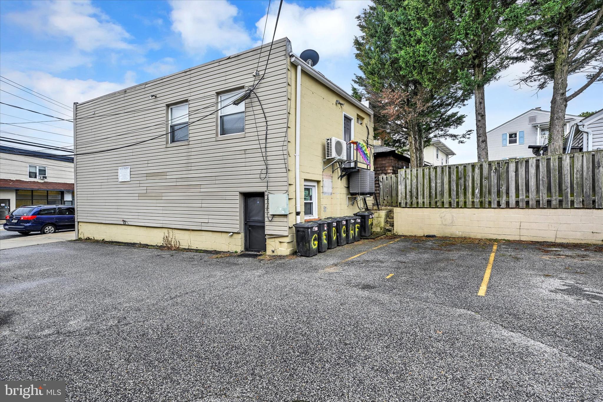 ARBUTUS TERRACE - Commercial Lease