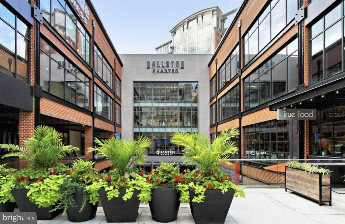 ARLINGTON OAKS - Residential Lease