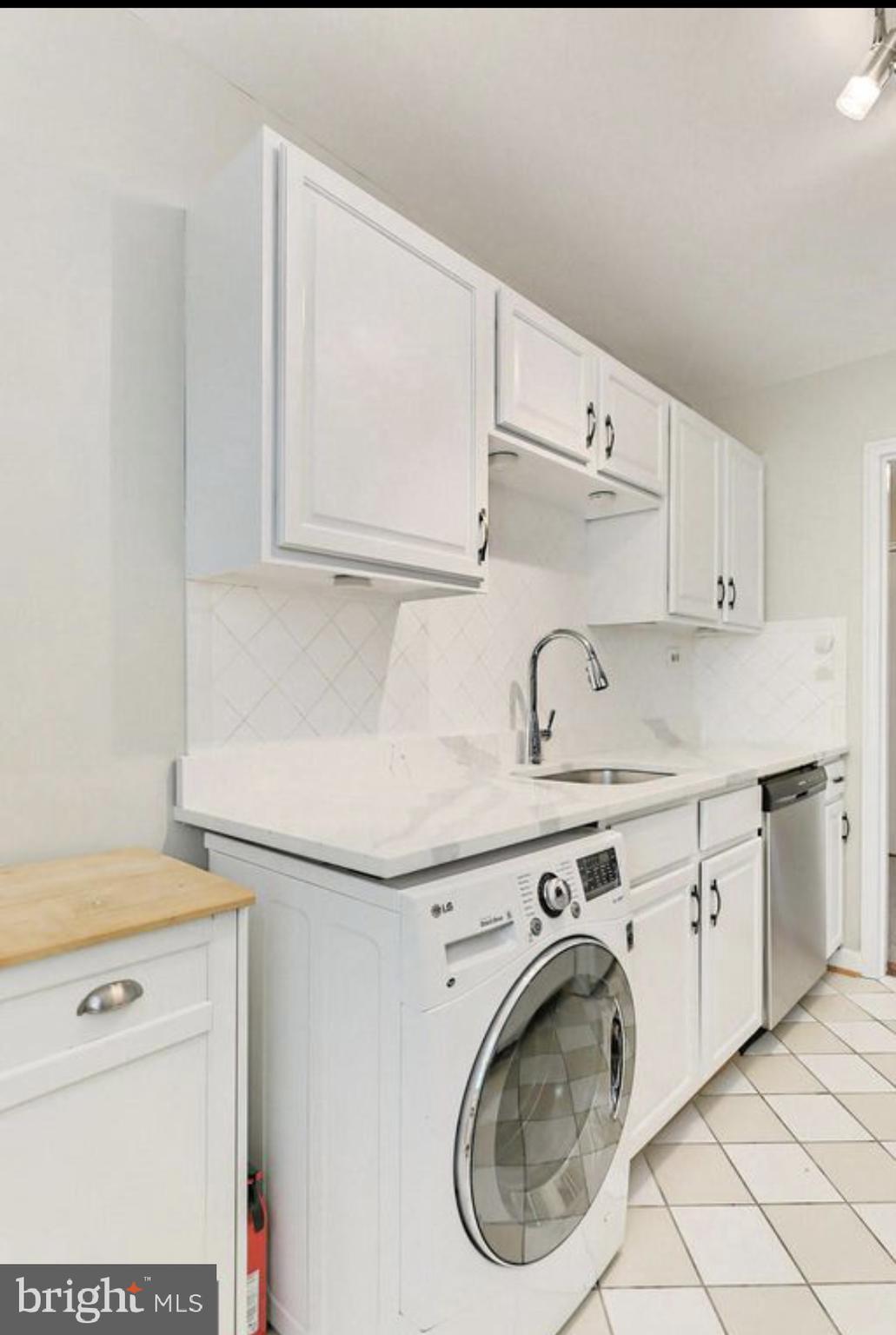 ARLINGTON OAKS - Residential Lease