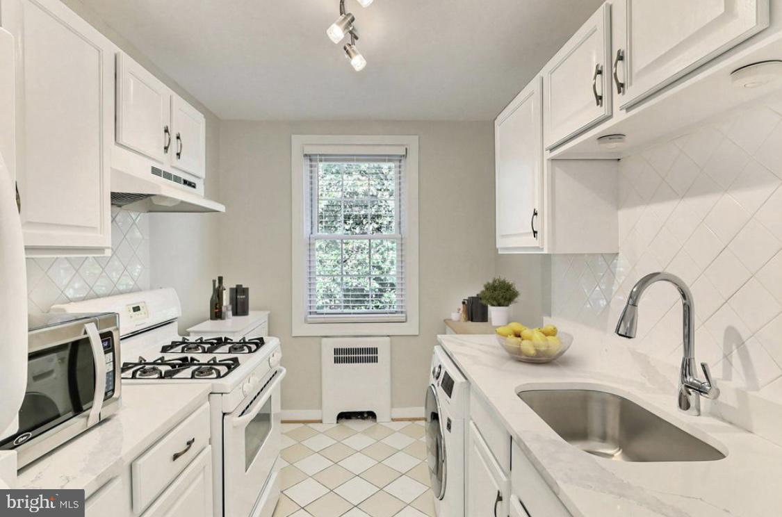 ARLINGTON OAKS - Residential Lease