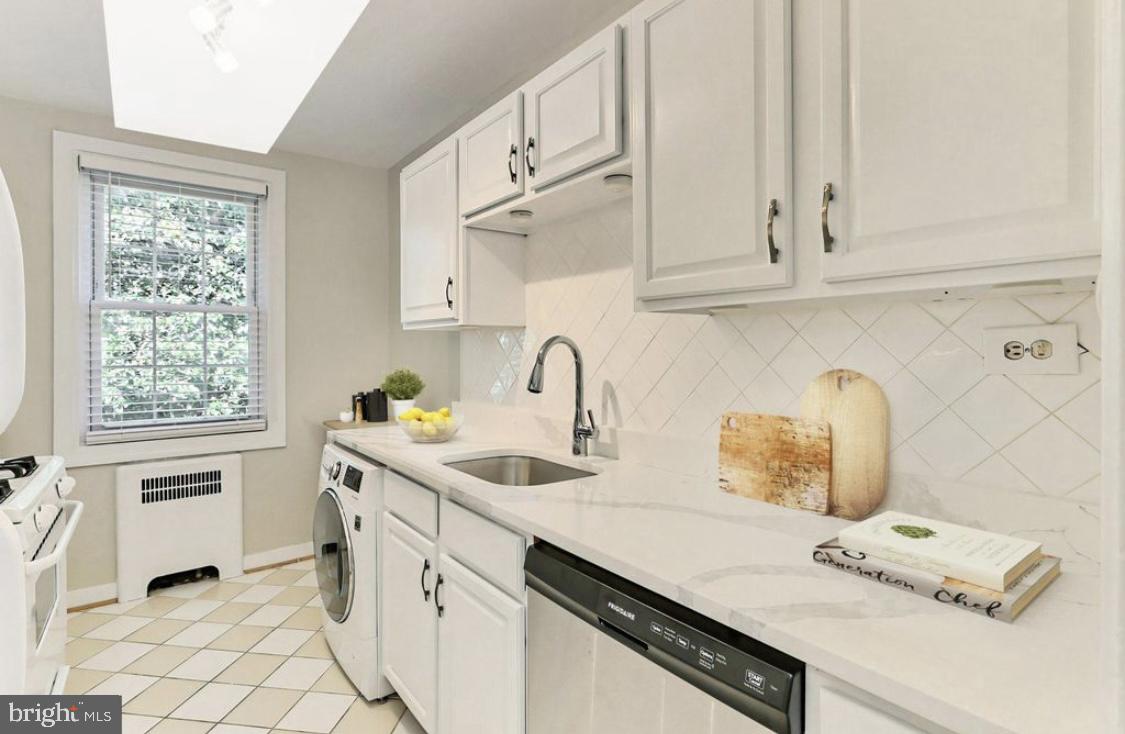 ARLINGTON OAKS - Residential Lease