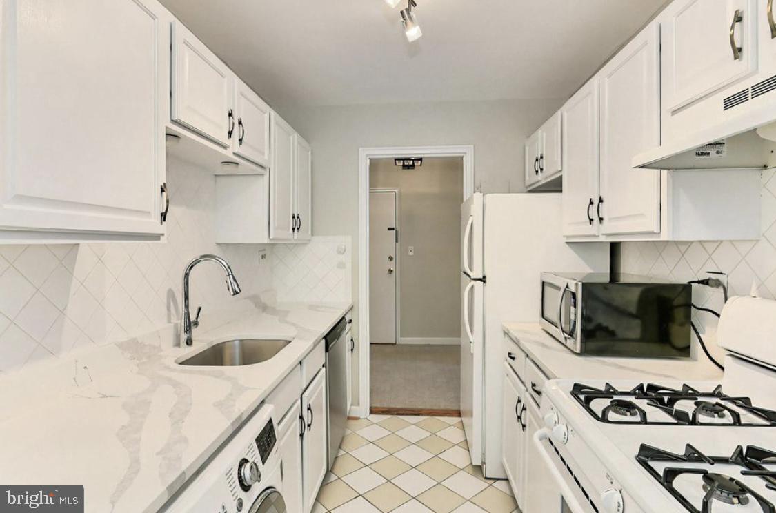 ARLINGTON OAKS - Residential Lease