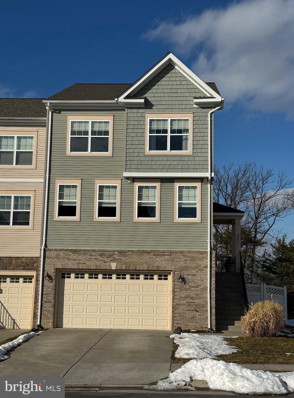 221 COBBLE STONE DRIVE