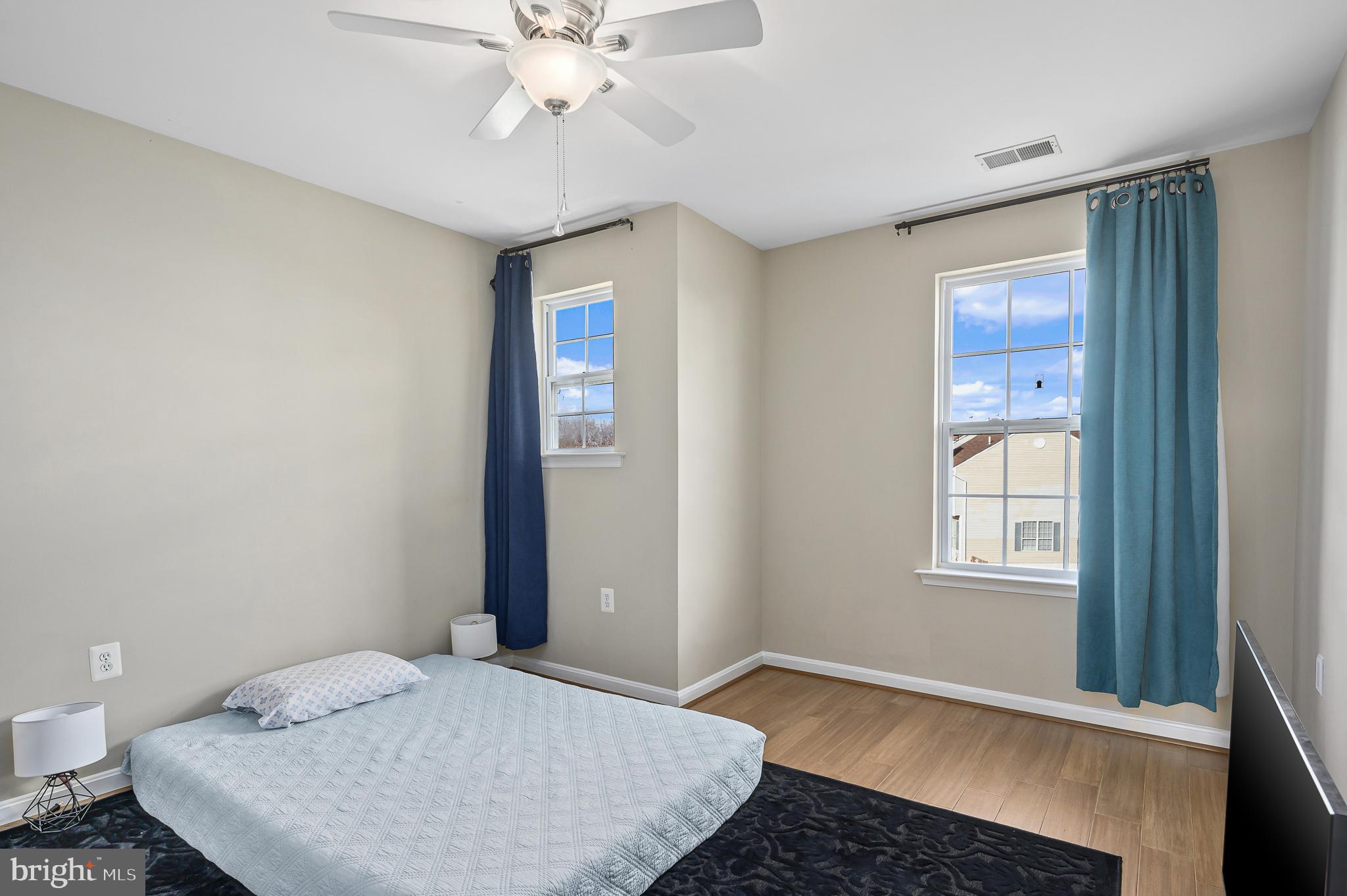 POTOMAC CROSSING - Residential