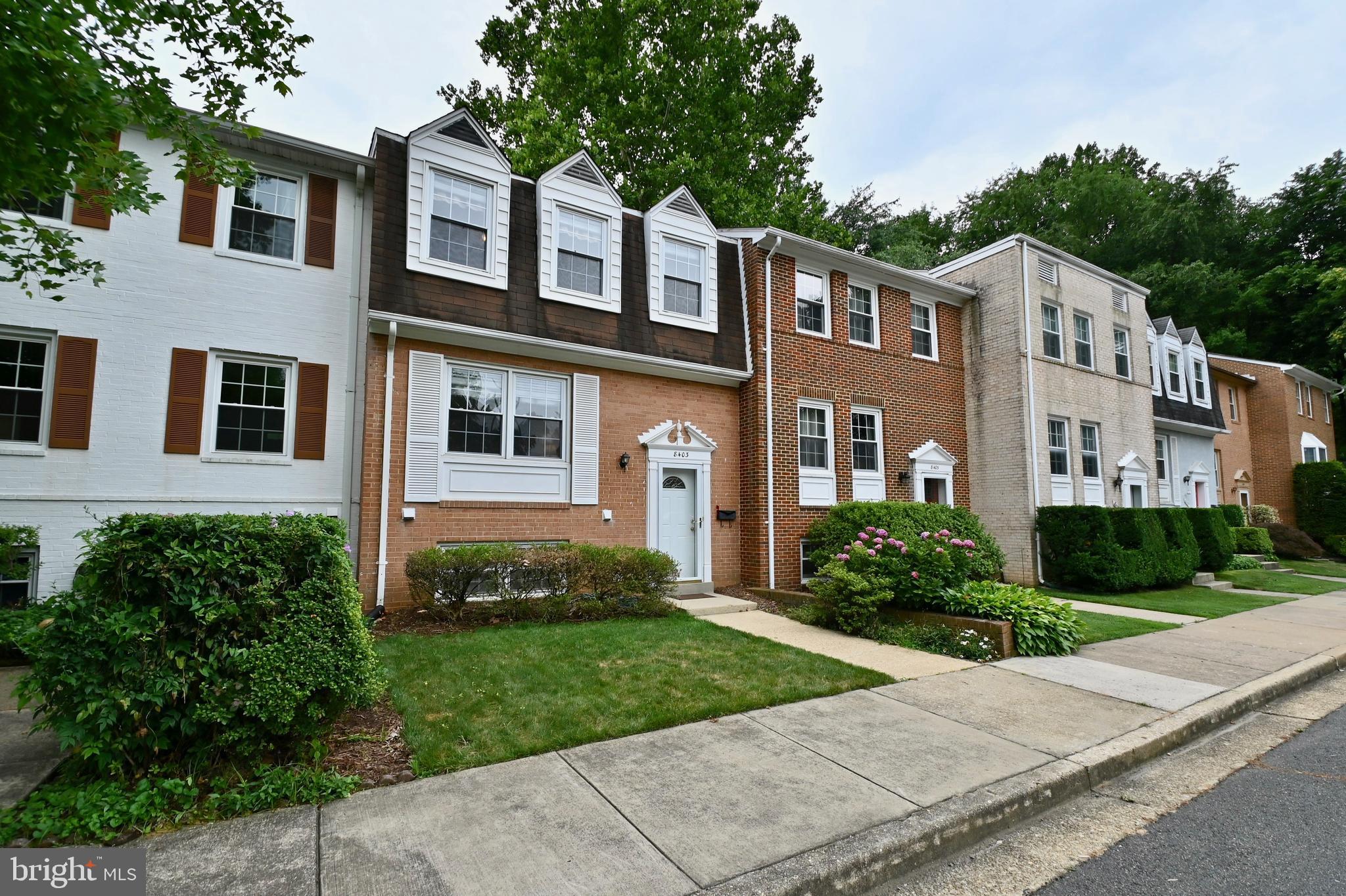 STRATHMEADE SQUARE - Residential