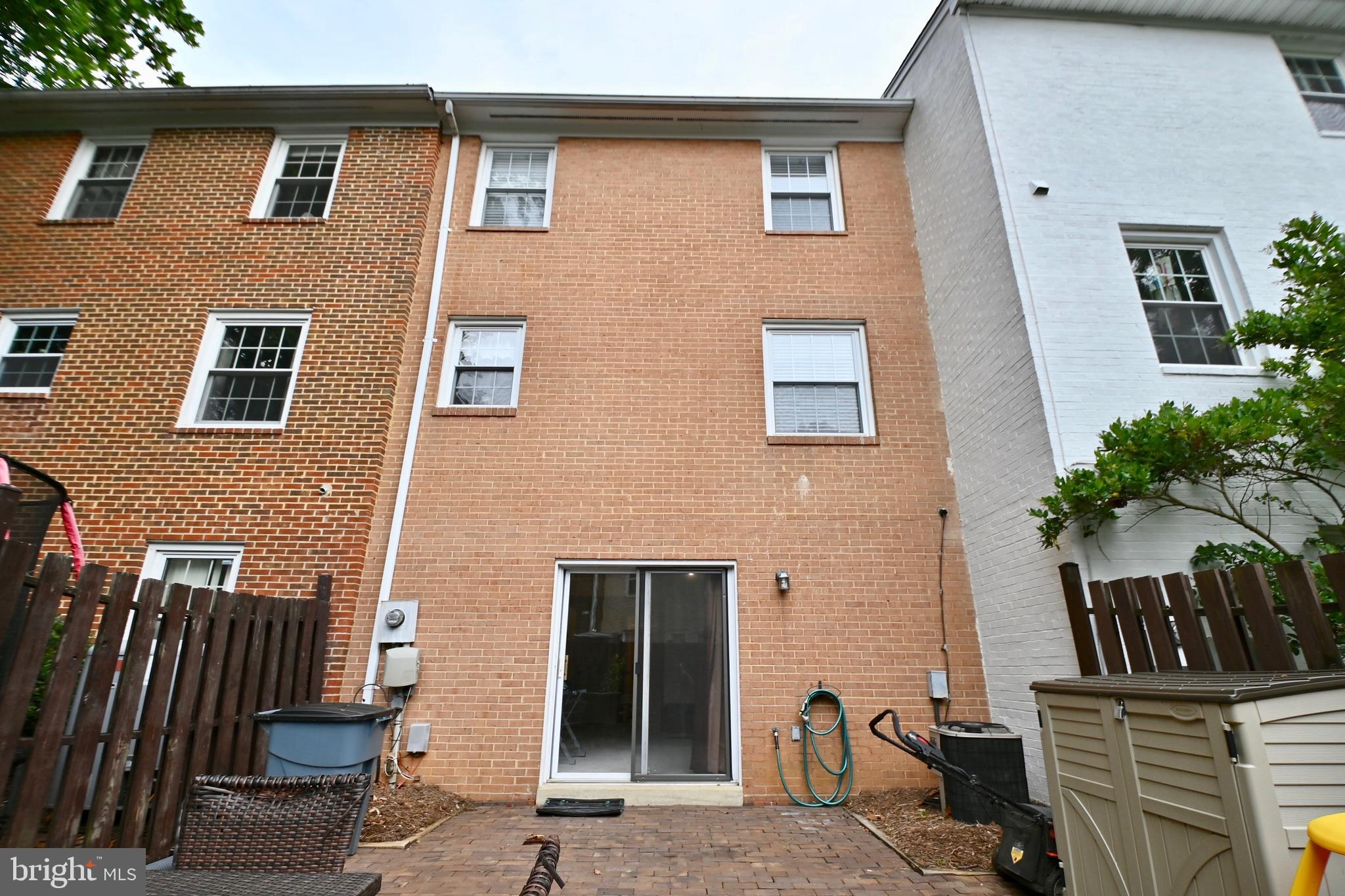 STRATHMEADE SQUARE - Residential