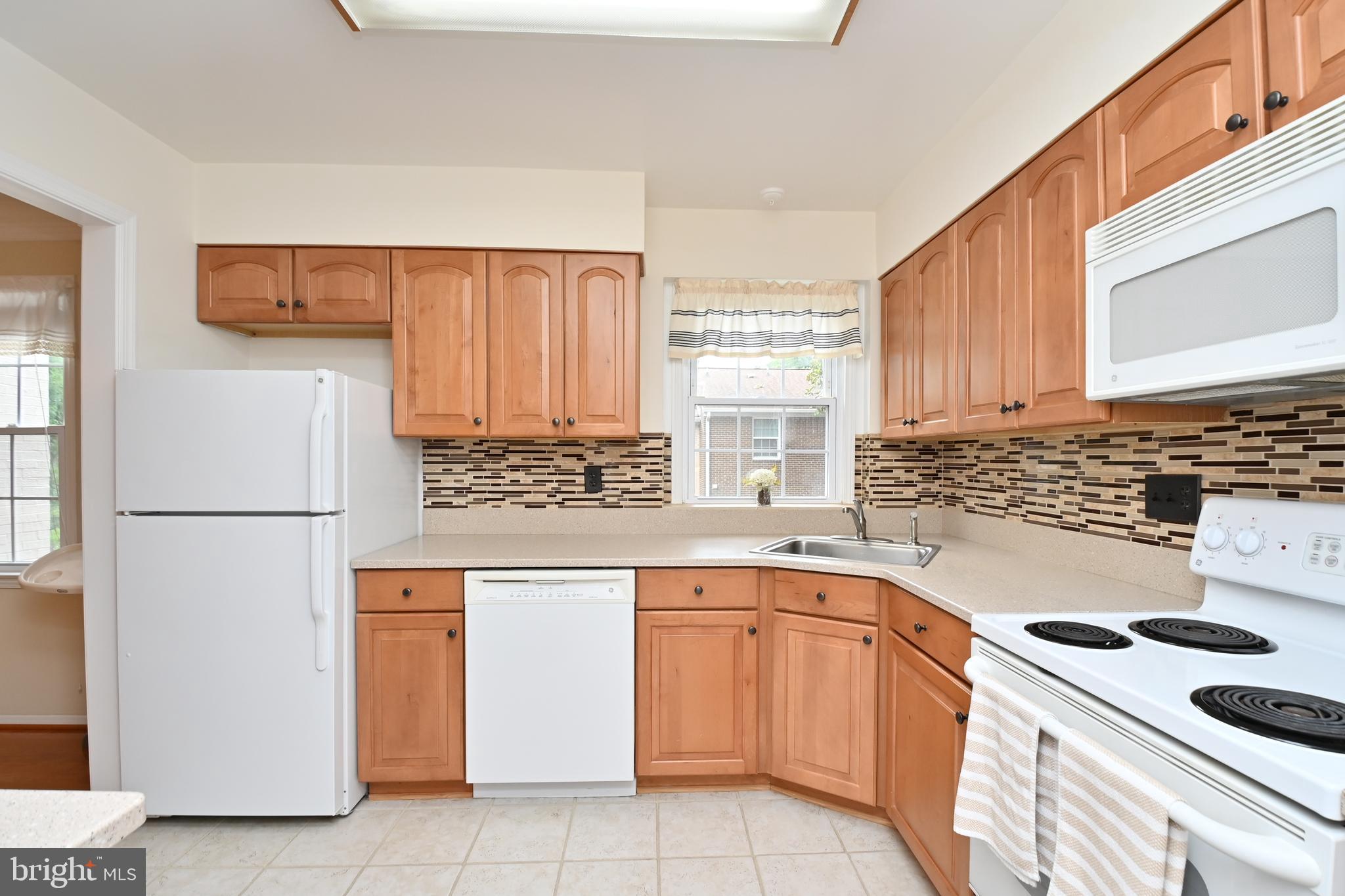 STRATHMEADE SQUARE - Residential