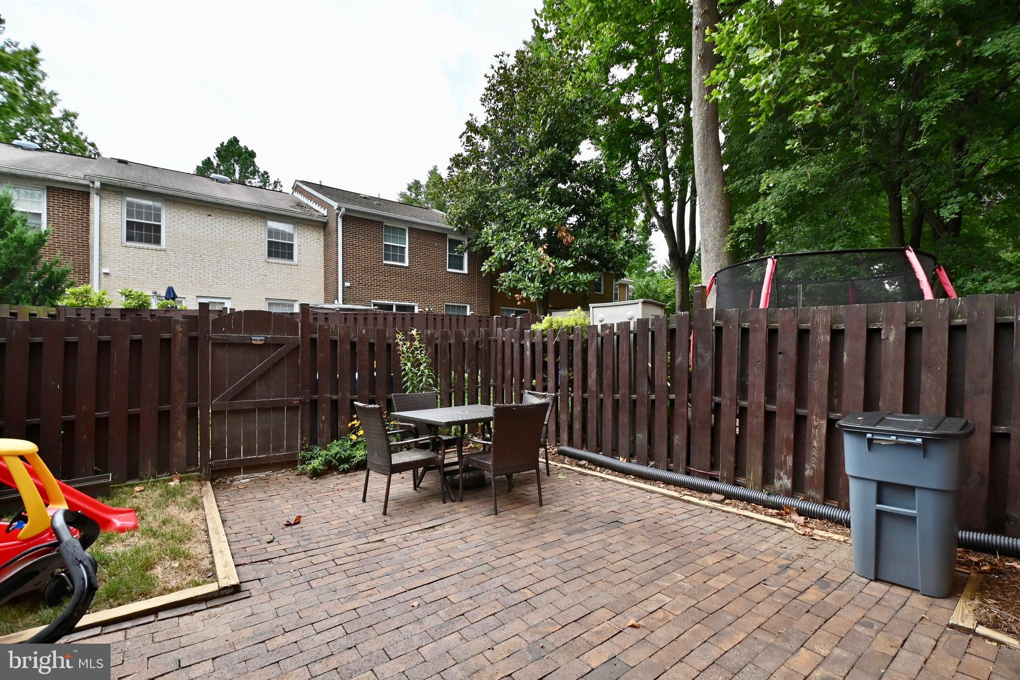 STRATHMEADE SQUARE - Residential