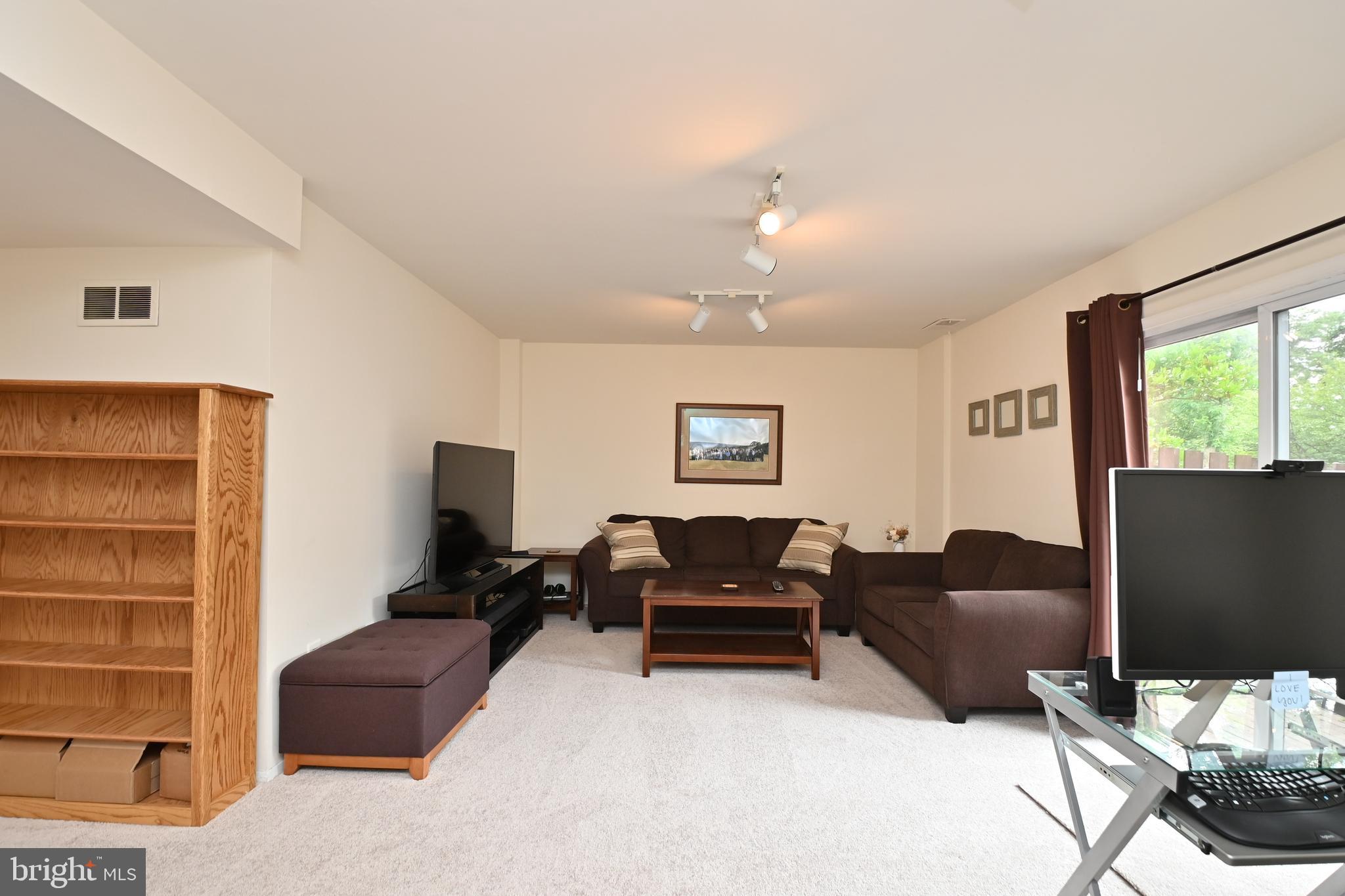 STRATHMEADE SQUARE - Residential