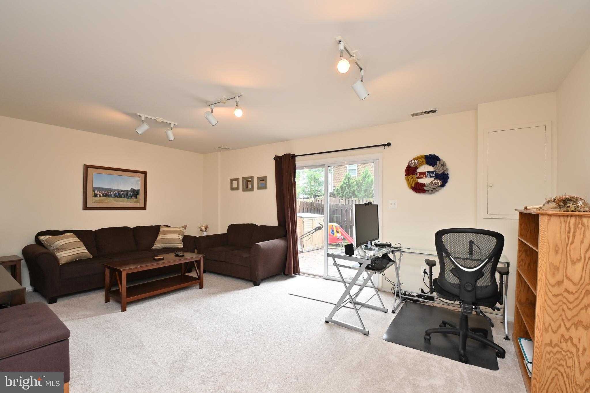 STRATHMEADE SQUARE - Residential