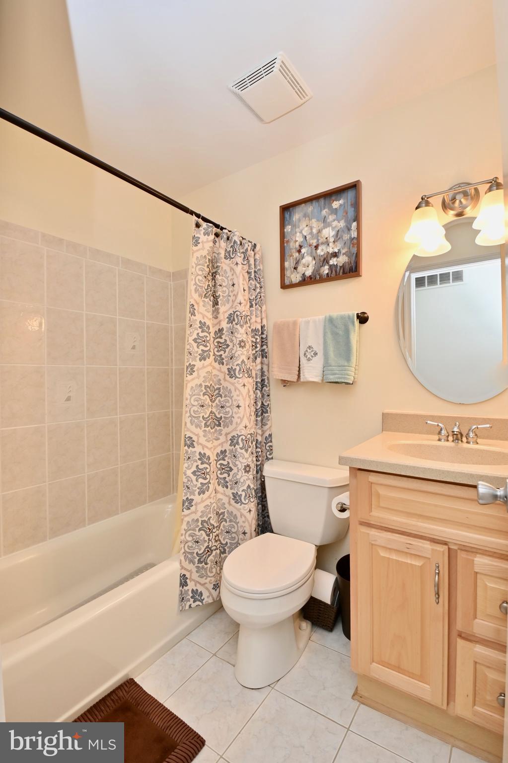 STRATHMEADE SQUARE - Residential