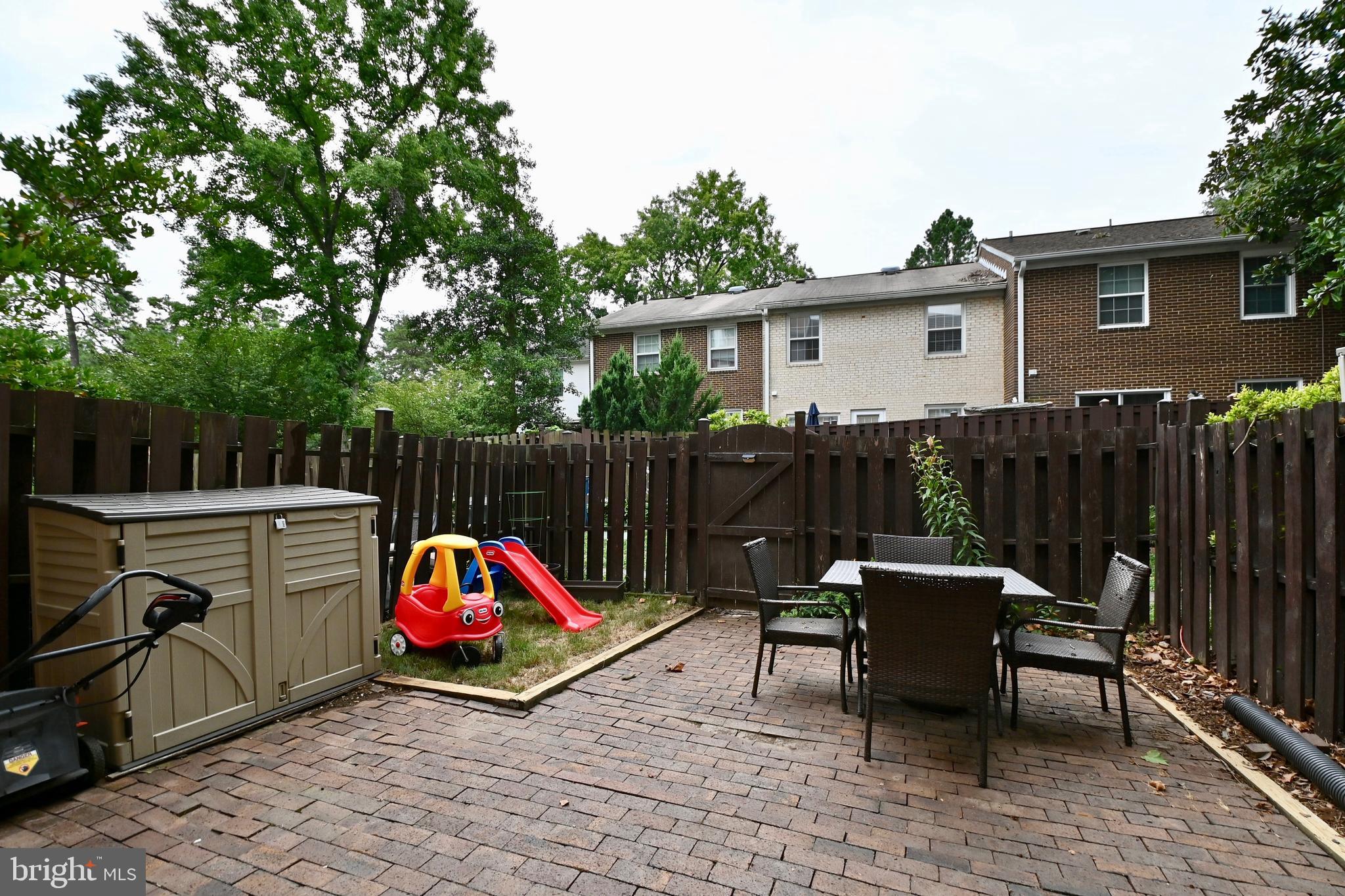 STRATHMEADE SQUARE - Residential