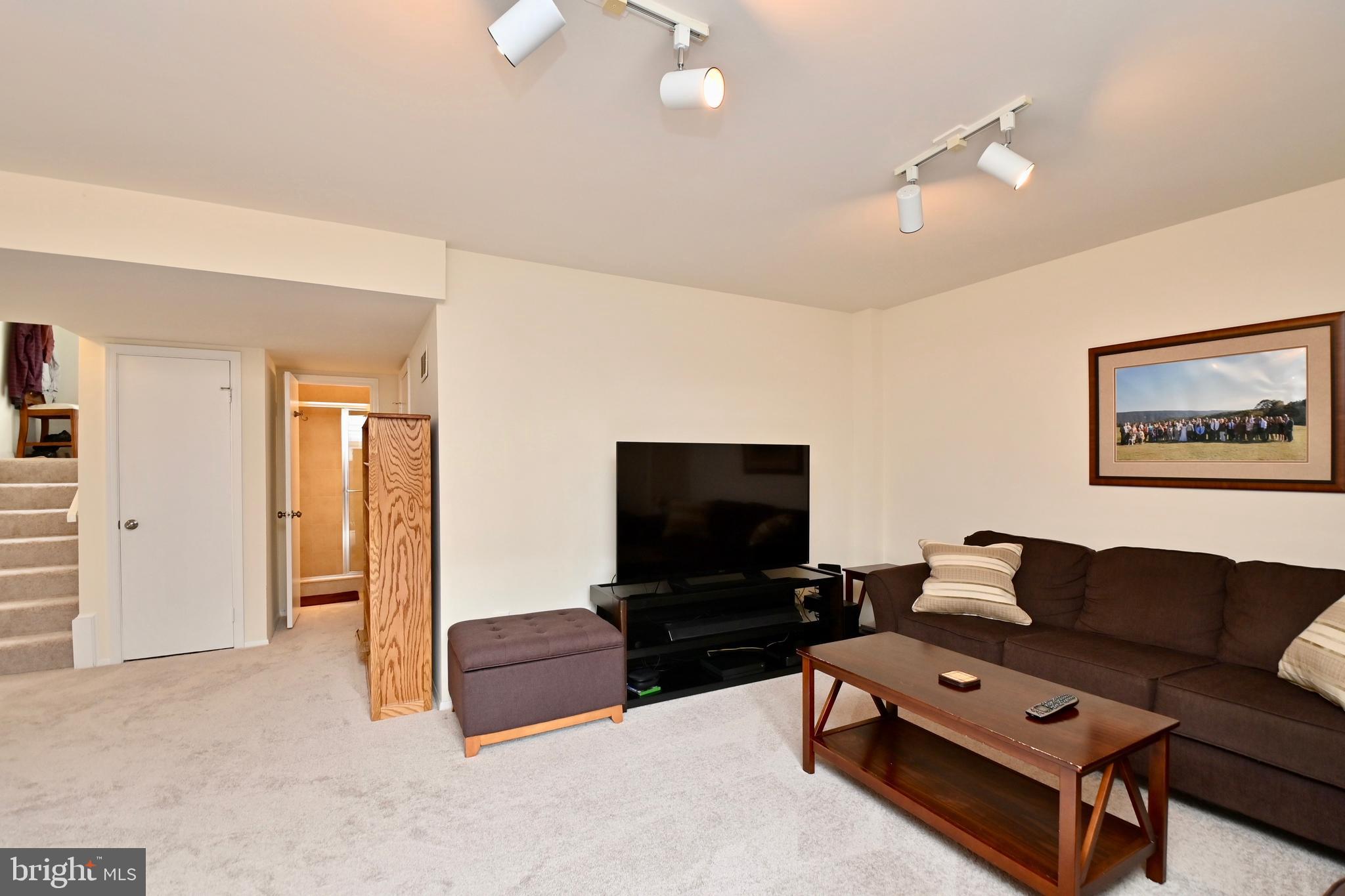 STRATHMEADE SQUARE - Residential