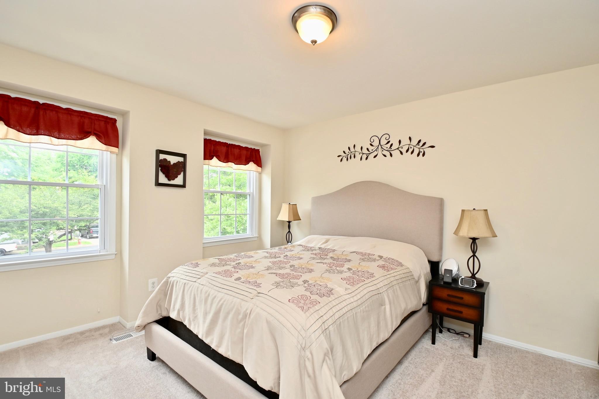 STRATHMEADE SQUARE - Residential