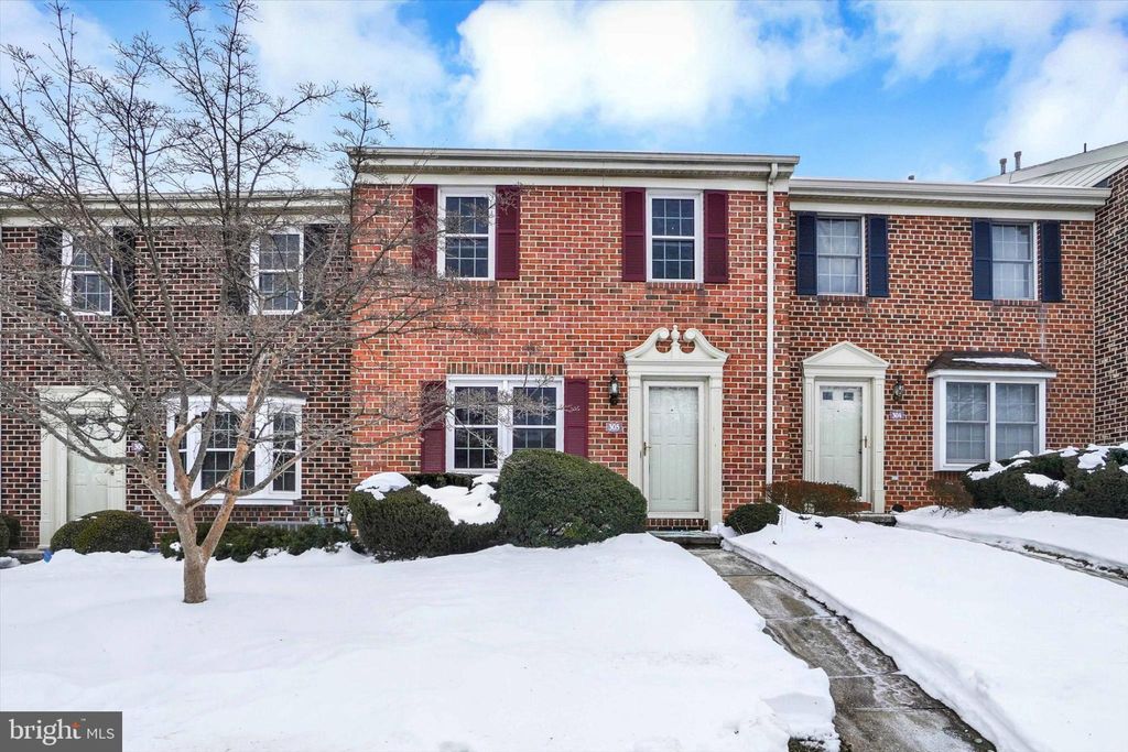 Photo of 305 Chambers Rdg Ridge #305, YORK, PA 17402 (MLS # PAYK2097012)