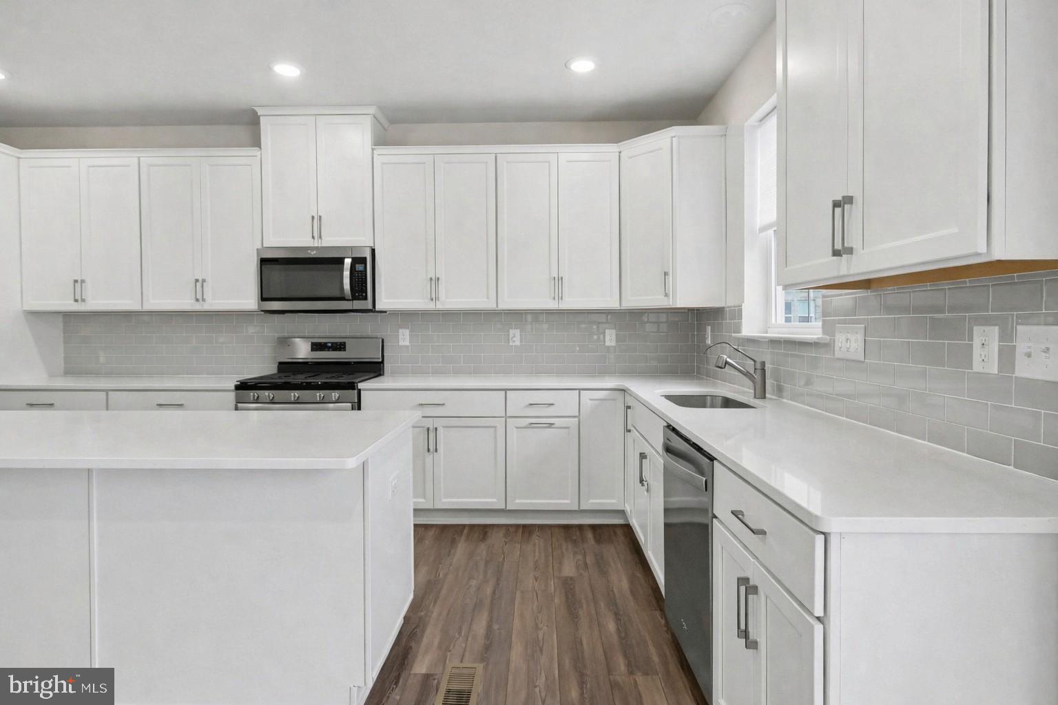 RIVER POINTE - Residential