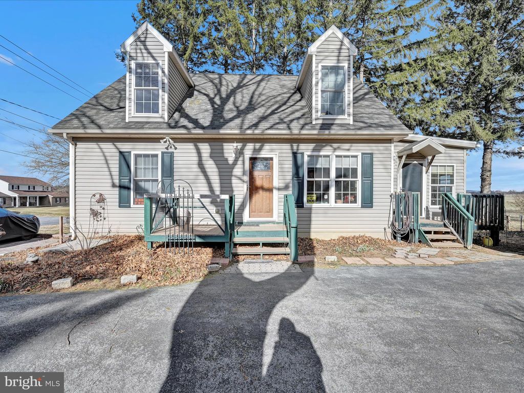 Photo of 605 Water Edge Road, LITITZ, PA 17543 (MLS # PALA2064862)