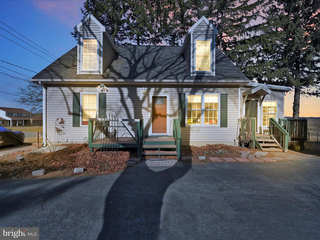 Photo of 605 Water Edge Road, LITITZ, PA 17543 (MLS # PALA2064862)