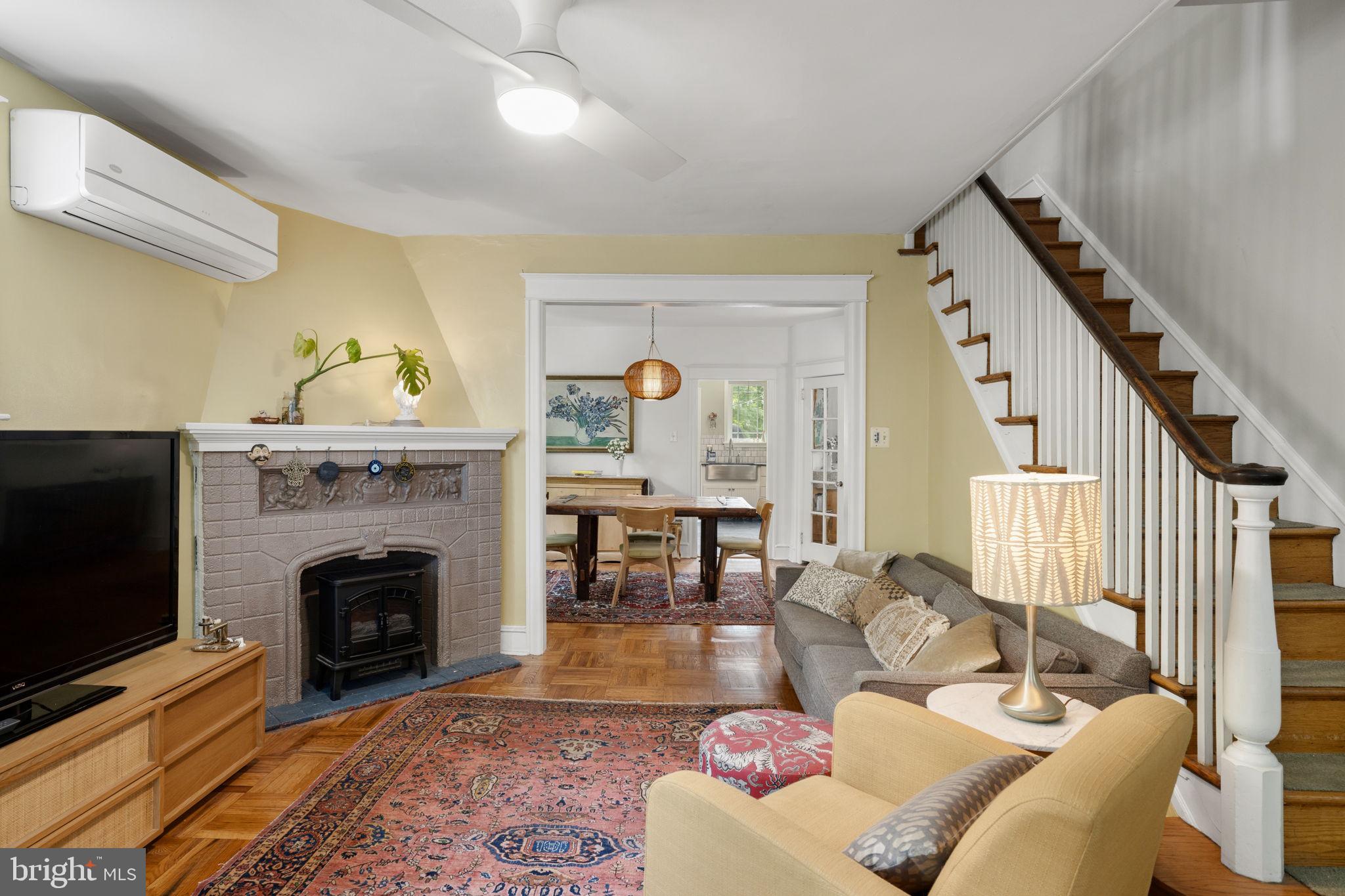 156 E ROUMFORT ROAD