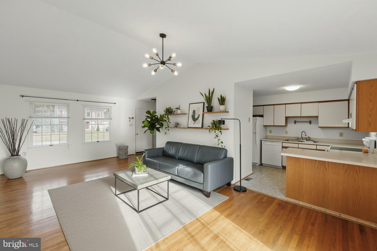 111 MEADOWVIEW COURT