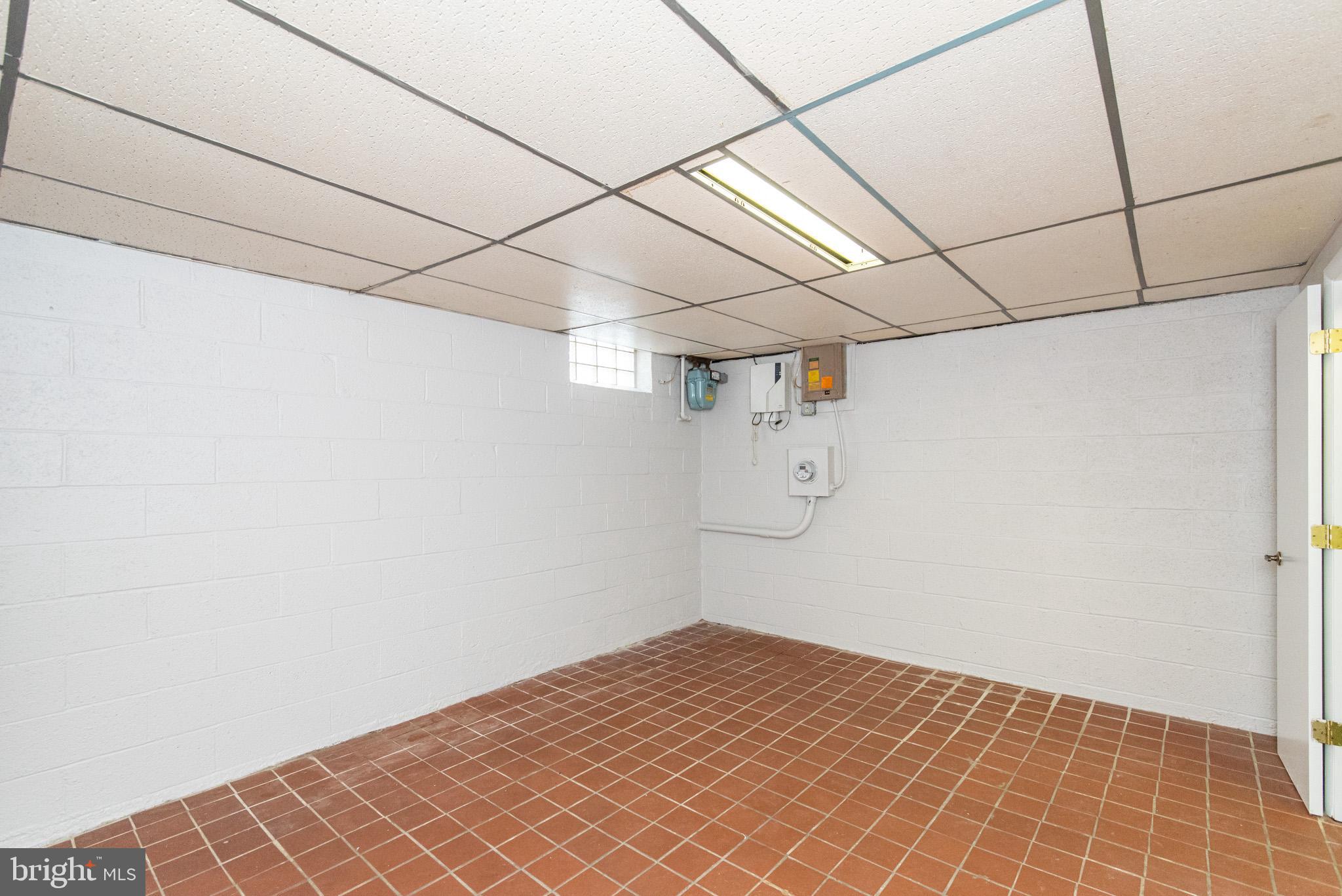 ESSEX - Residential Lease