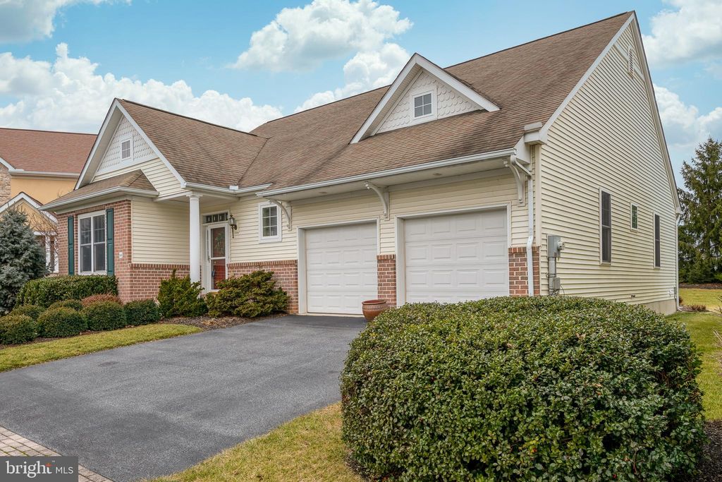 Photo of 1040 EARLS CT, LITITZ, PA 17543 (MLS # PALA2029826)