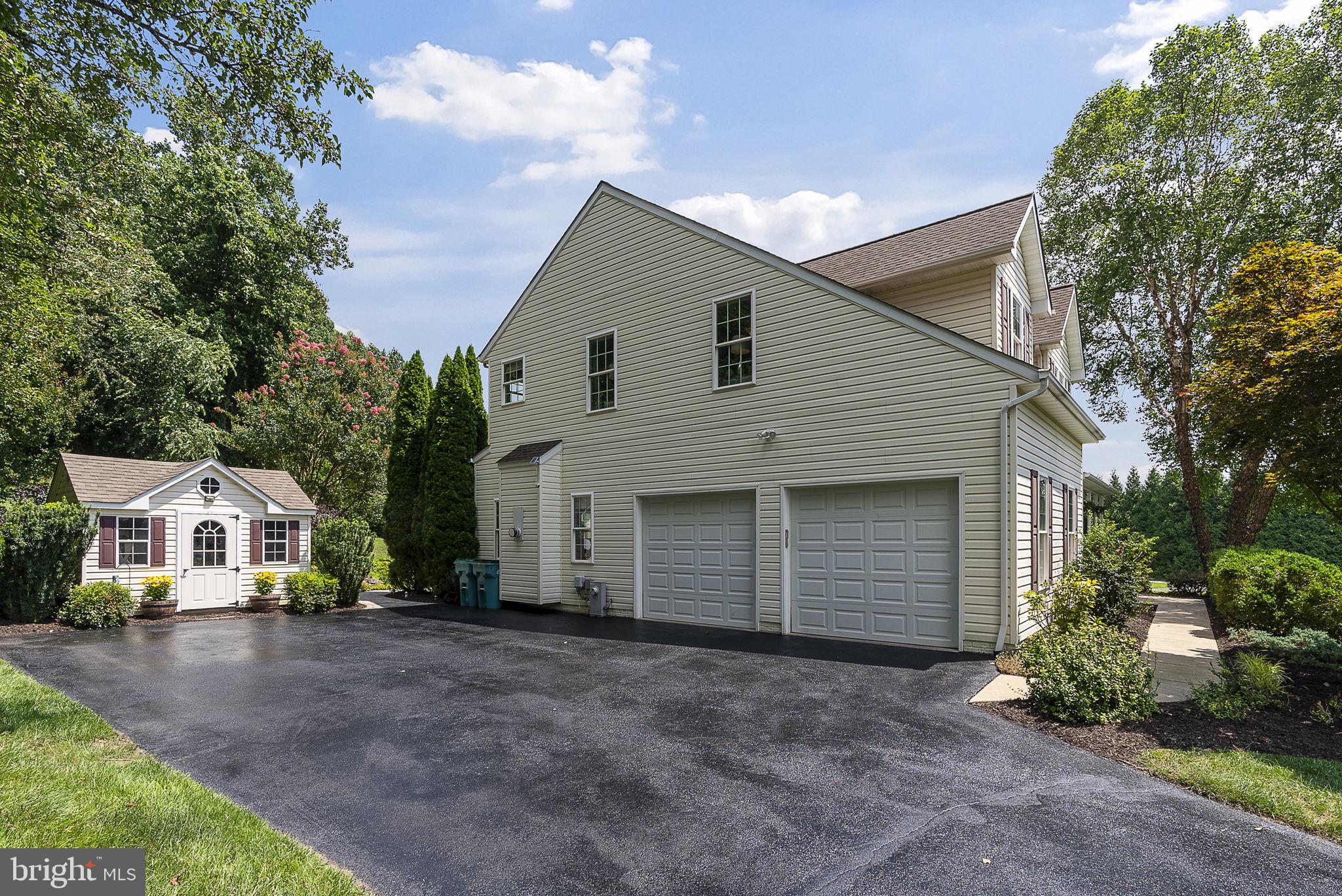 SHERLOCK HOLMES ESTATES - Residential