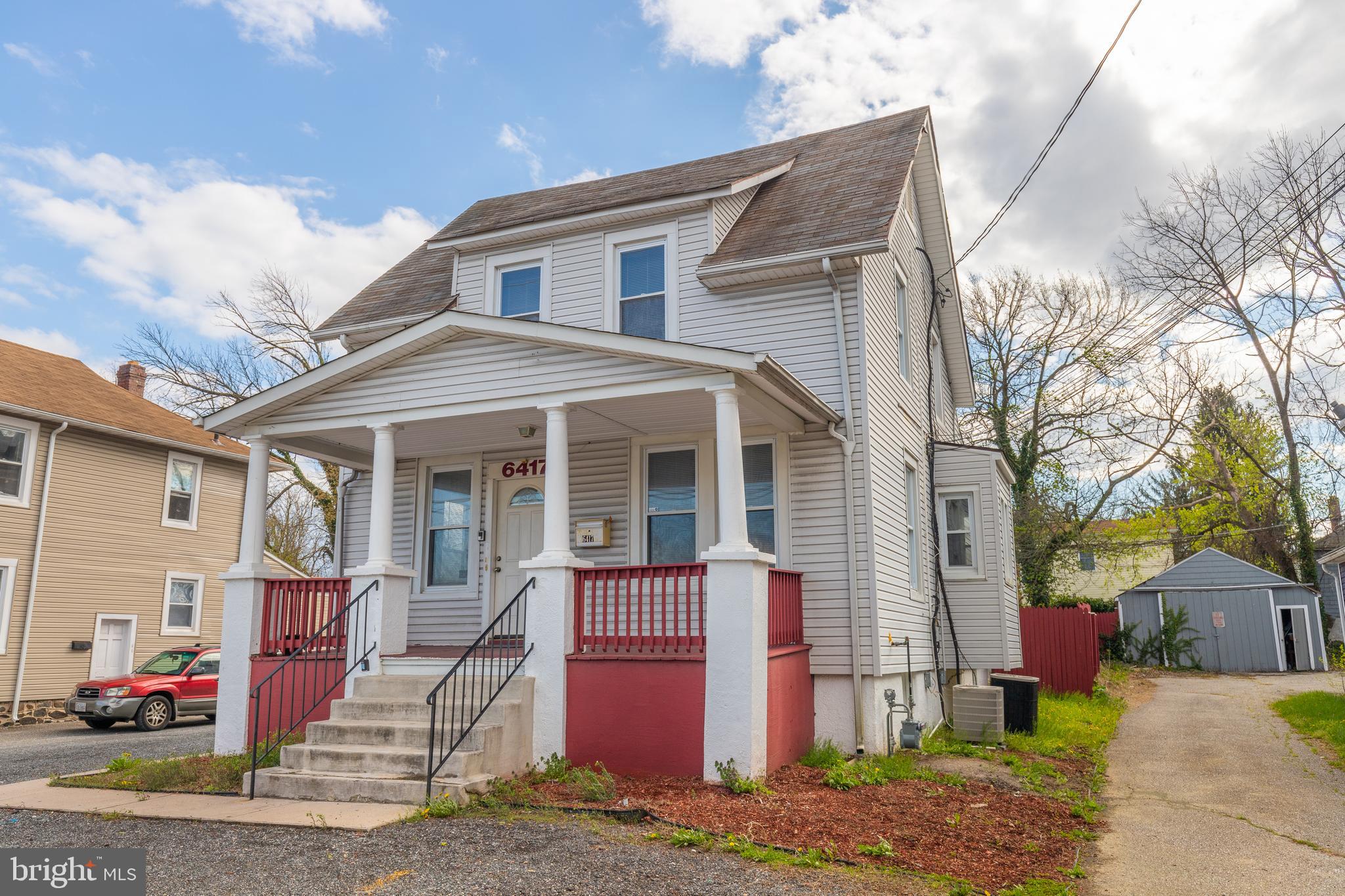 Main image without alt text