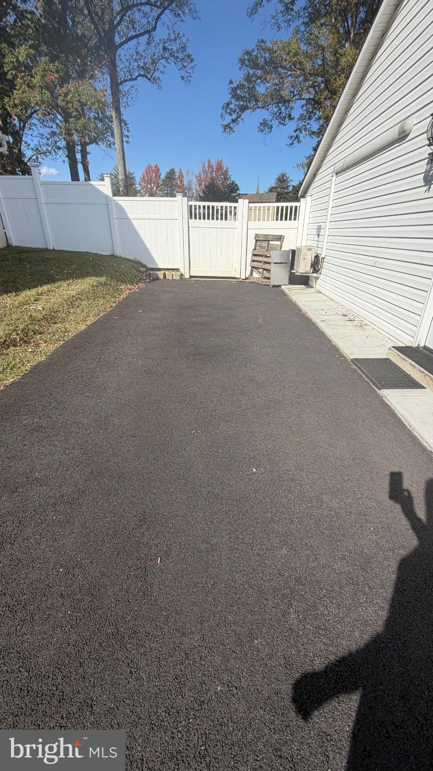 MONTICELLO FOREST - Residential Lease