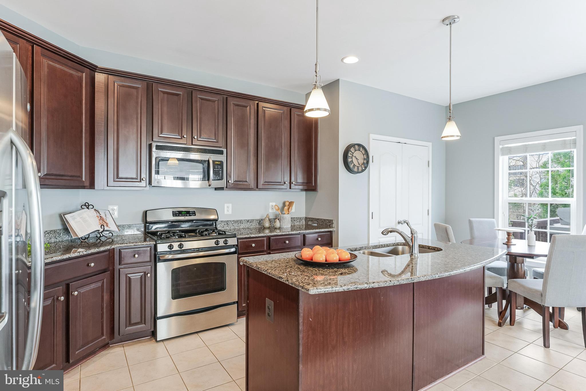 42467 PATRICK WAYNE SQUARE