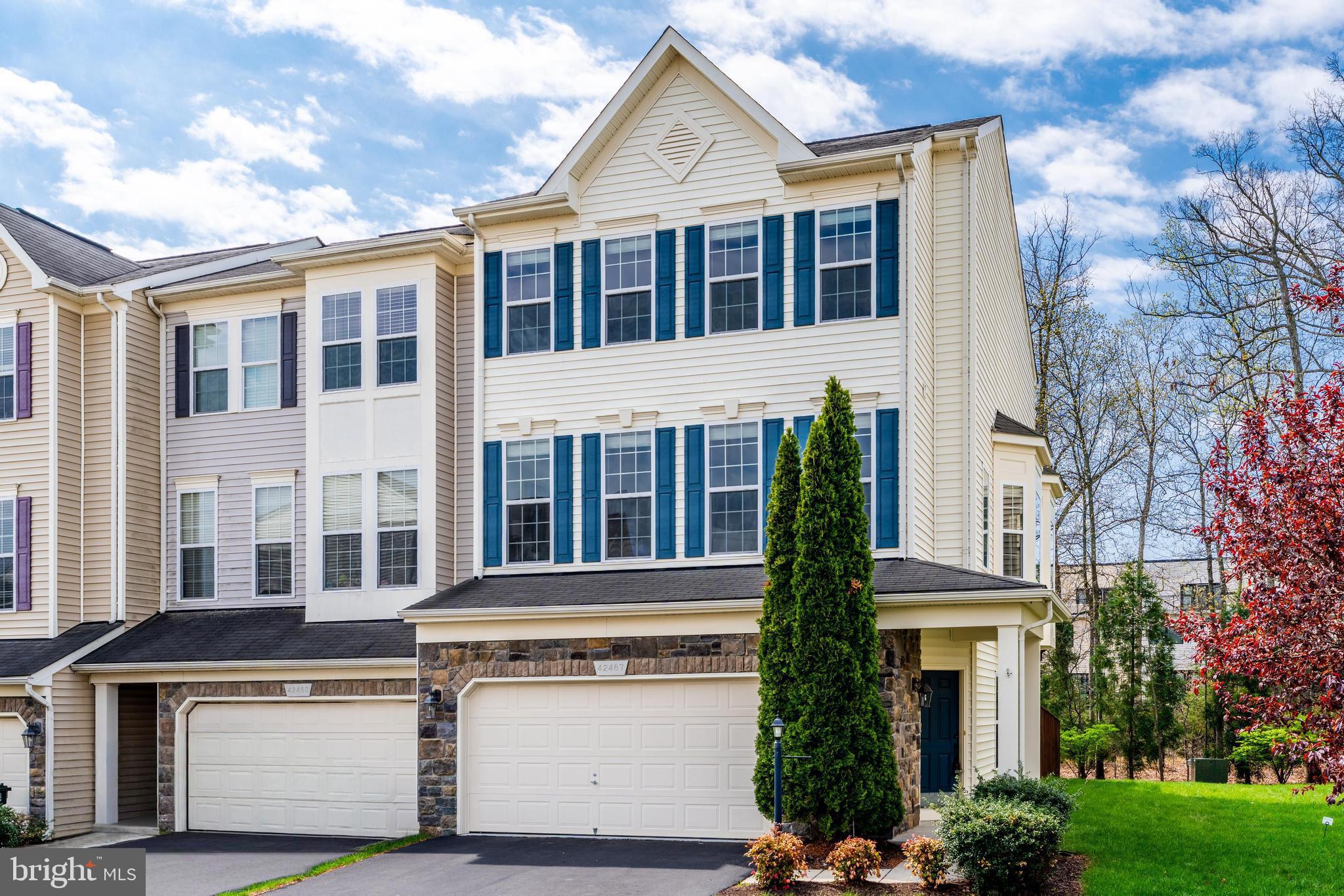 42467 PATRICK WAYNE SQUARE