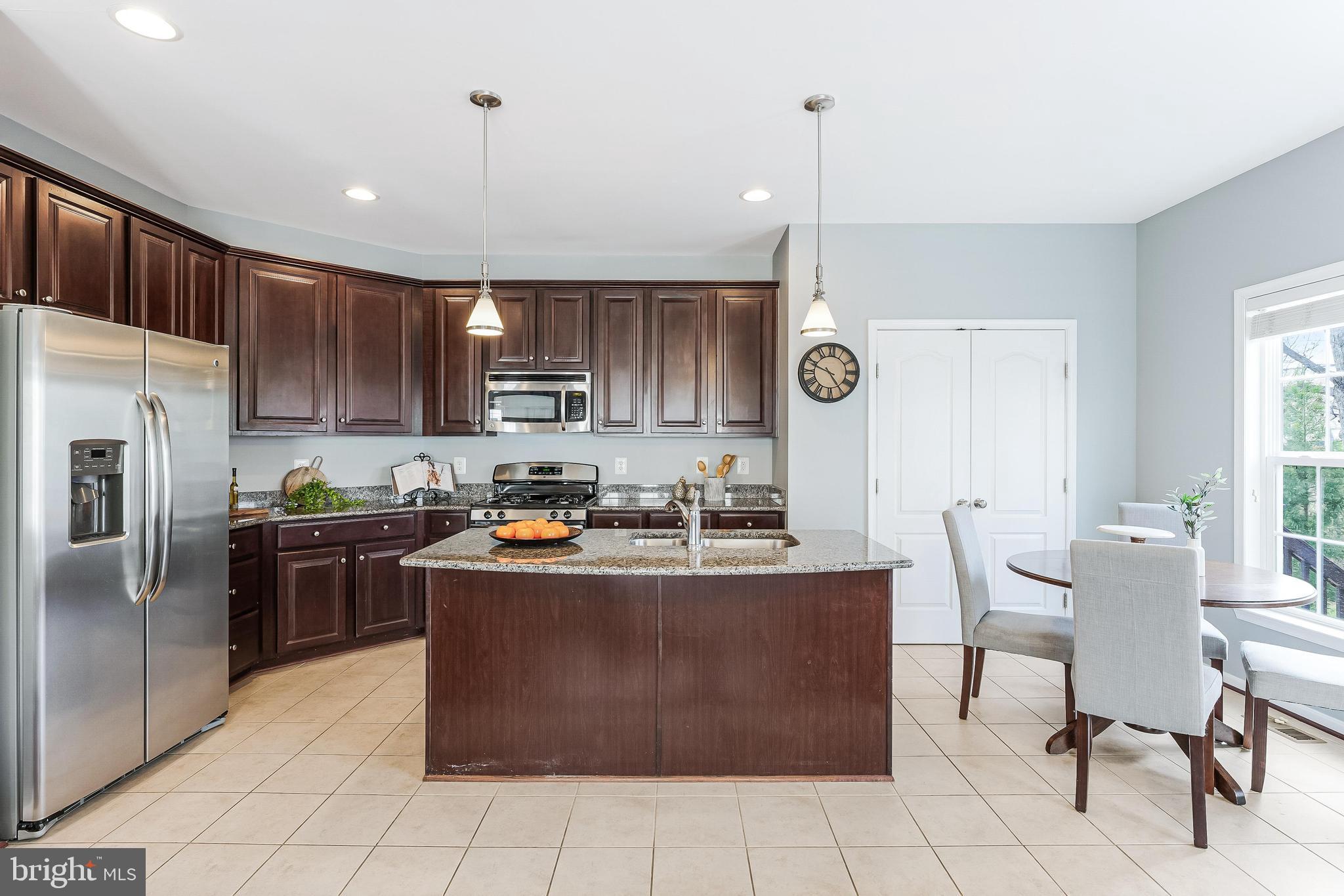 42467 PATRICK WAYNE SQUARE