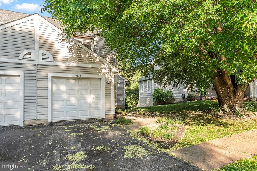 *MOVE IN READY* Spacious End Unit Townhome 3 bed 2.5 bath fully finished basement with a 1 car attached garage and outdoor patio. Minutes from National Harbor, MGM, restaurants, shopping, and major commuter routes.