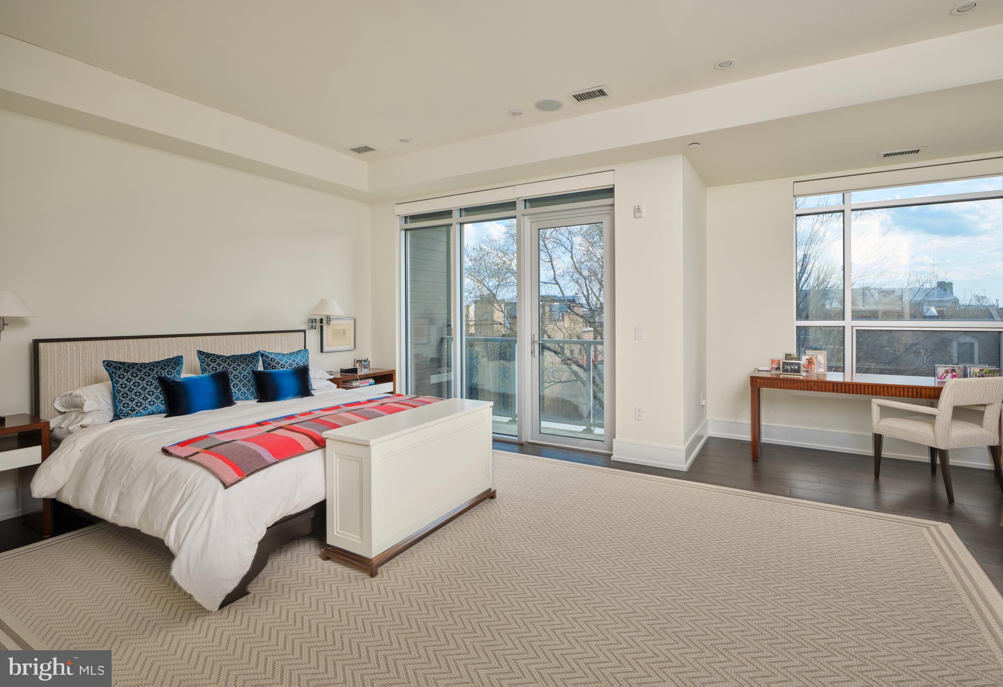 SOCIETY HILL - Residential