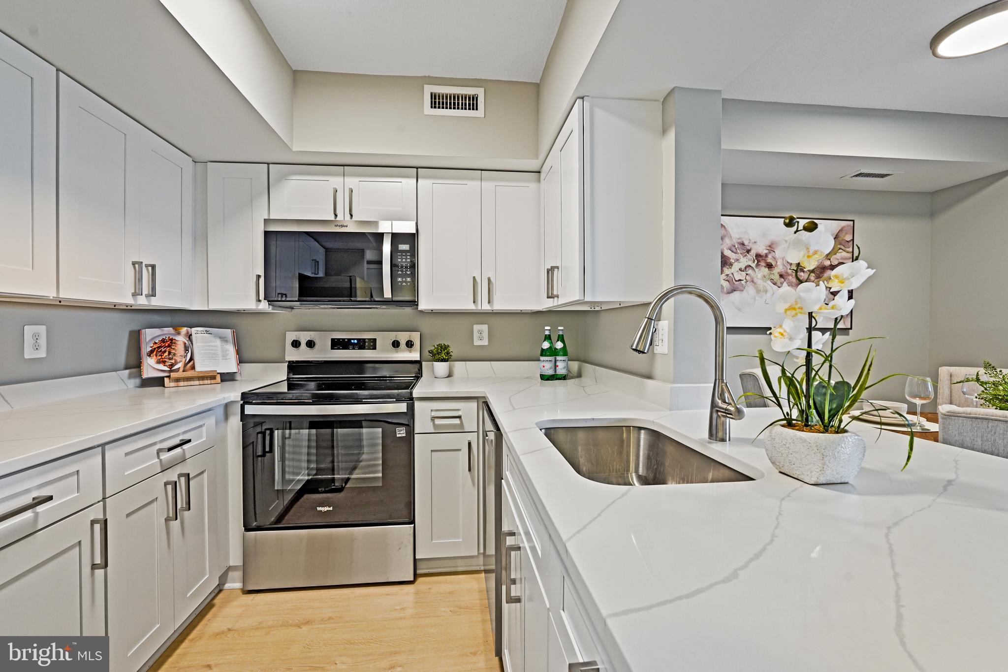 2400 CLARENDON BOULEVARD 811