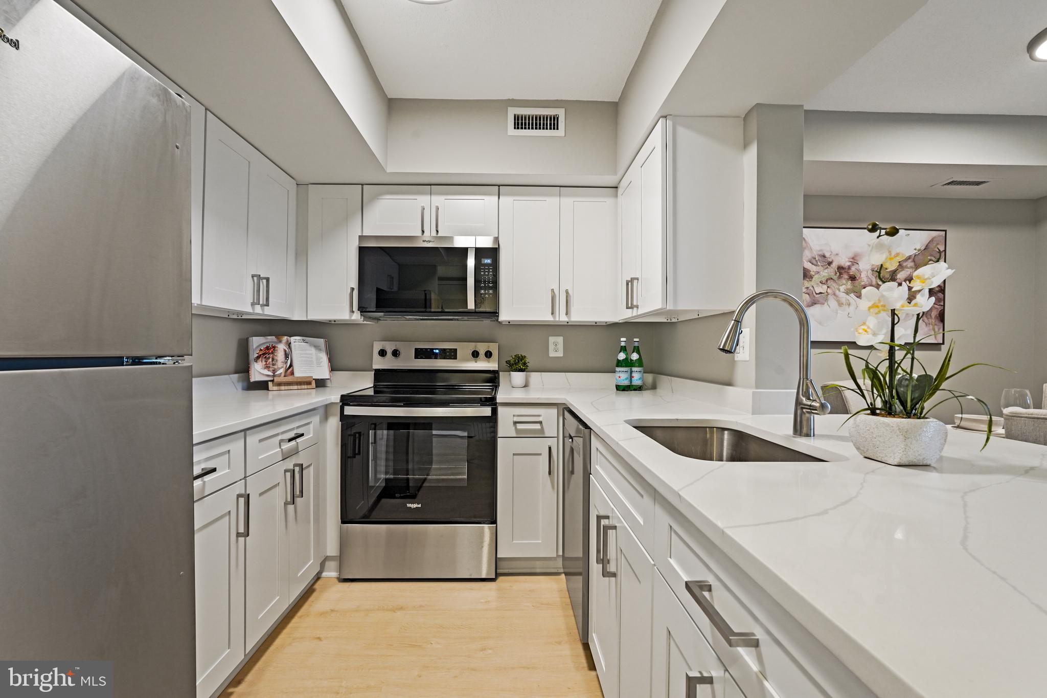 2400 CLARENDON BOULEVARD 811