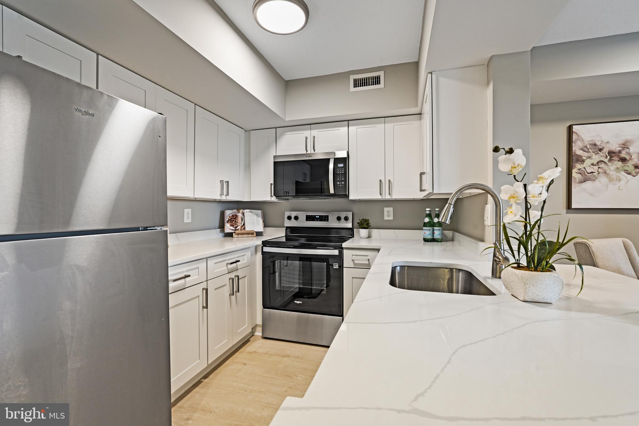 2400 CLARENDON BOULEVARD 811