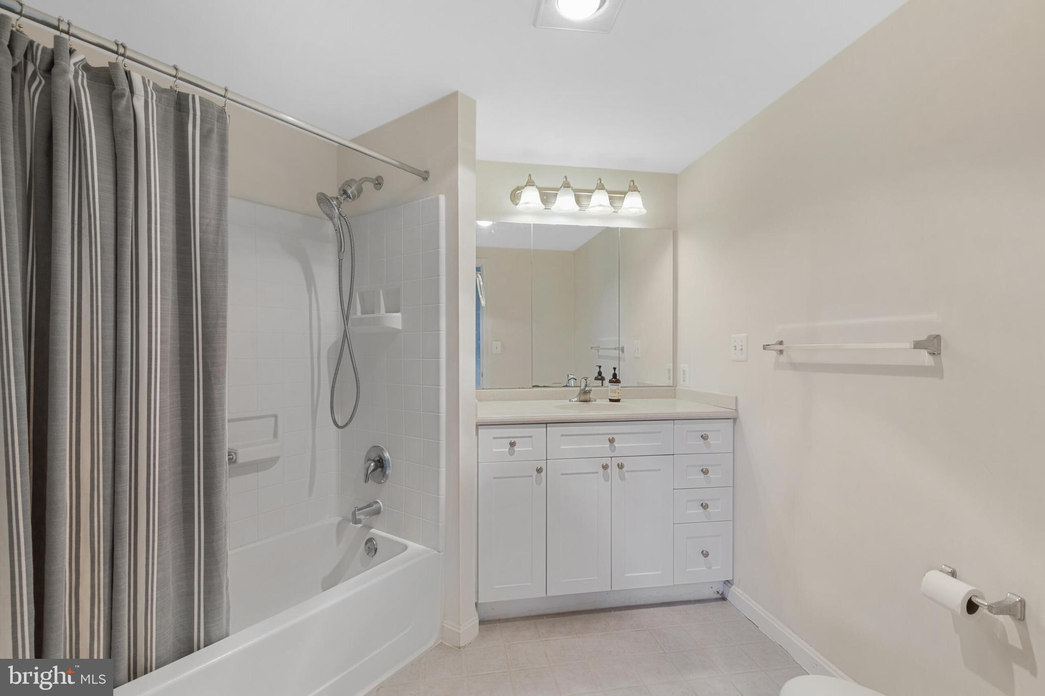 NORTHAMPTON PLACE - Residential Lease