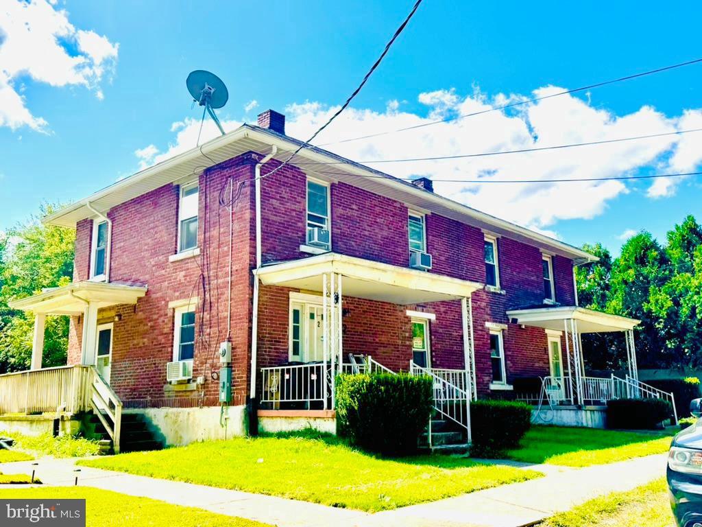 1-2 LOOMIS PARK RD