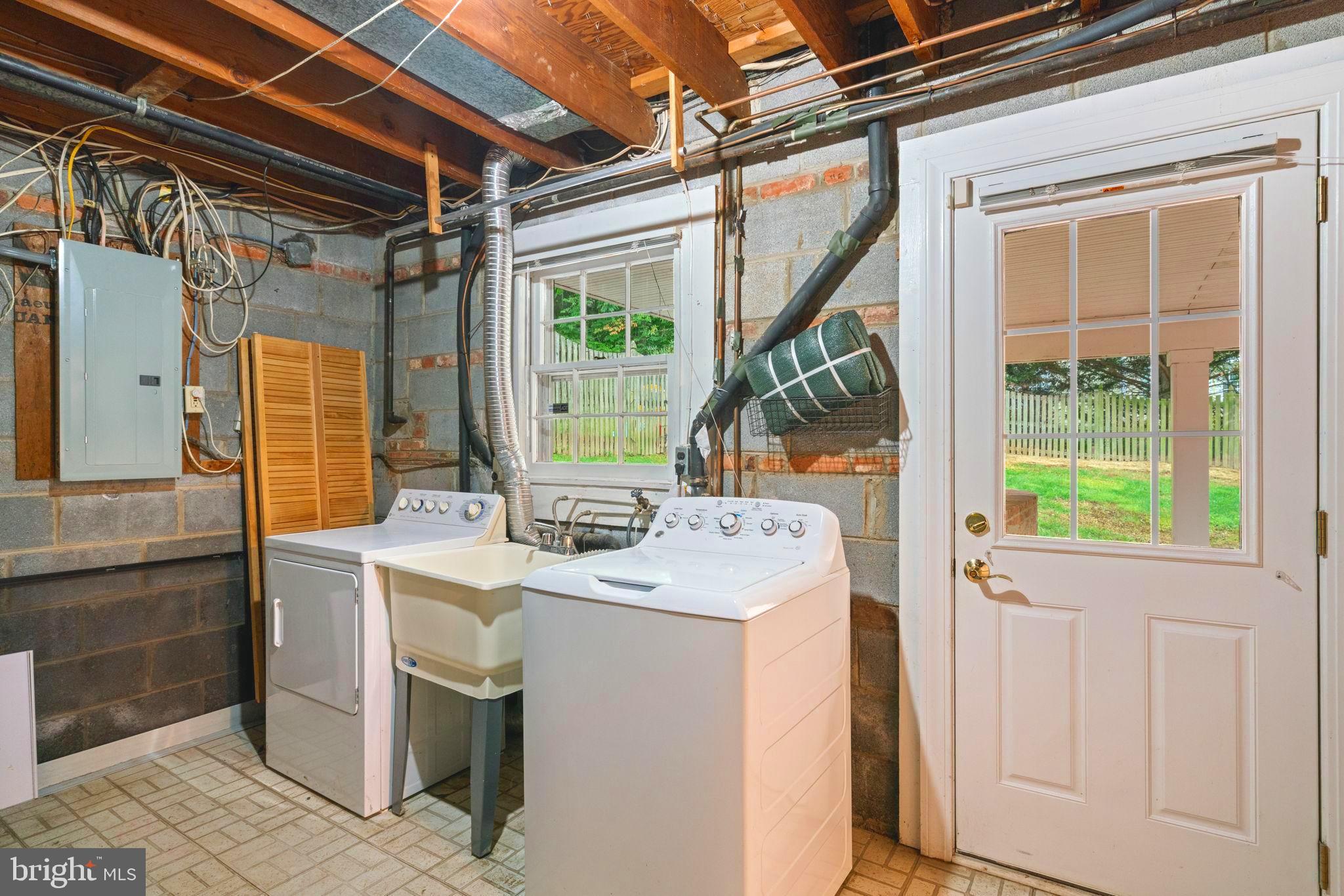 KINGS MANOR - Residential