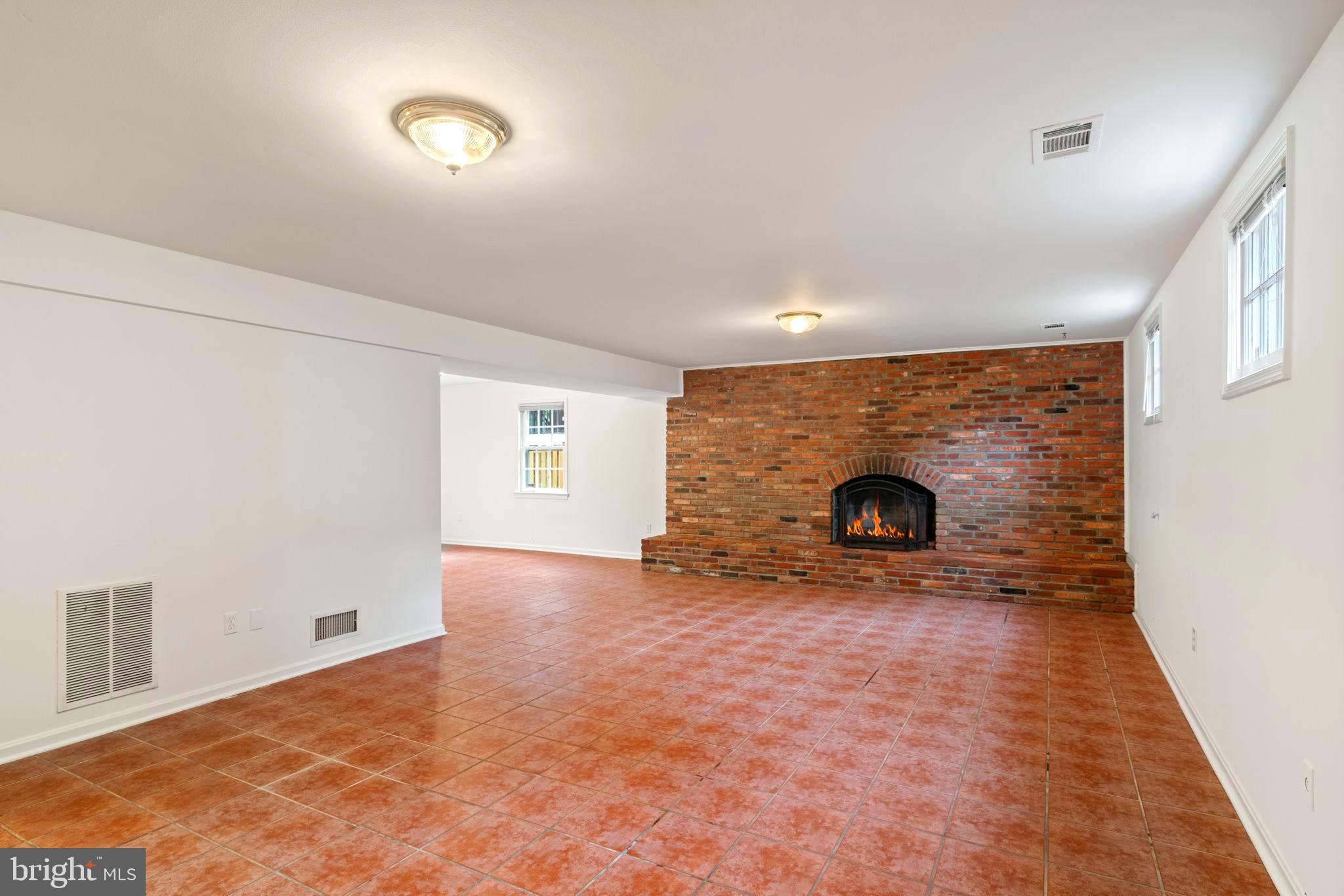 KINGS MANOR - Residential