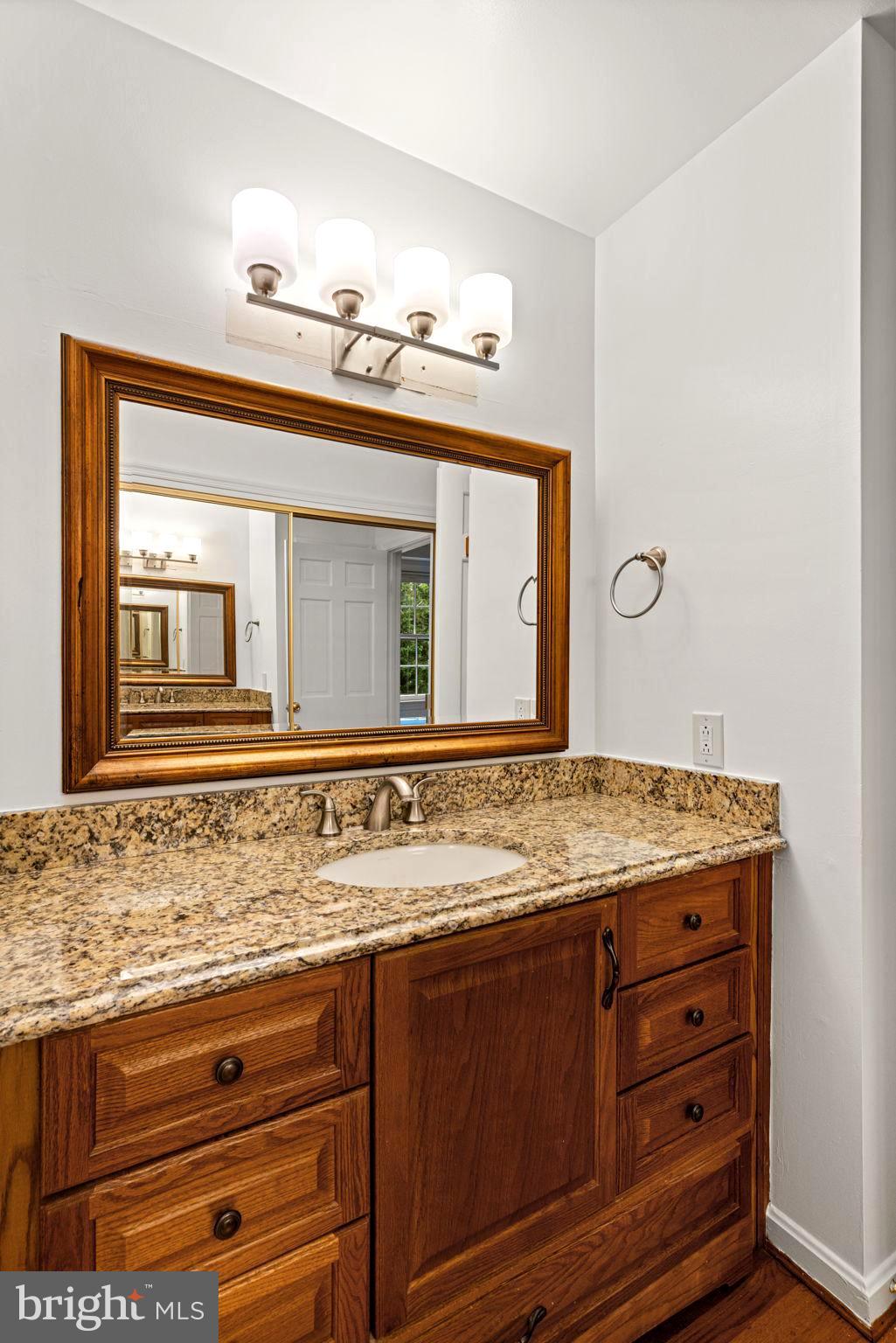 KINGS MANOR - Residential