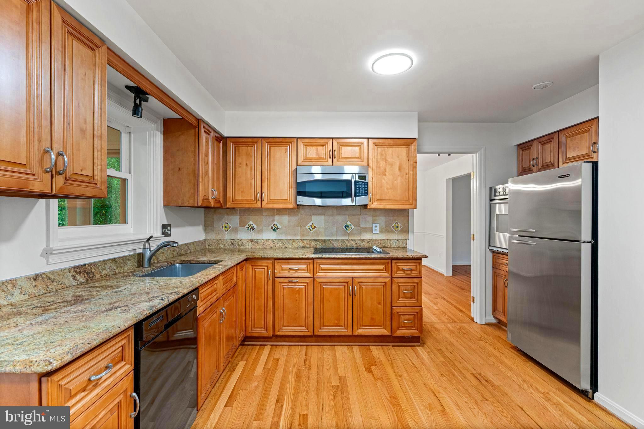 KINGS MANOR - Residential