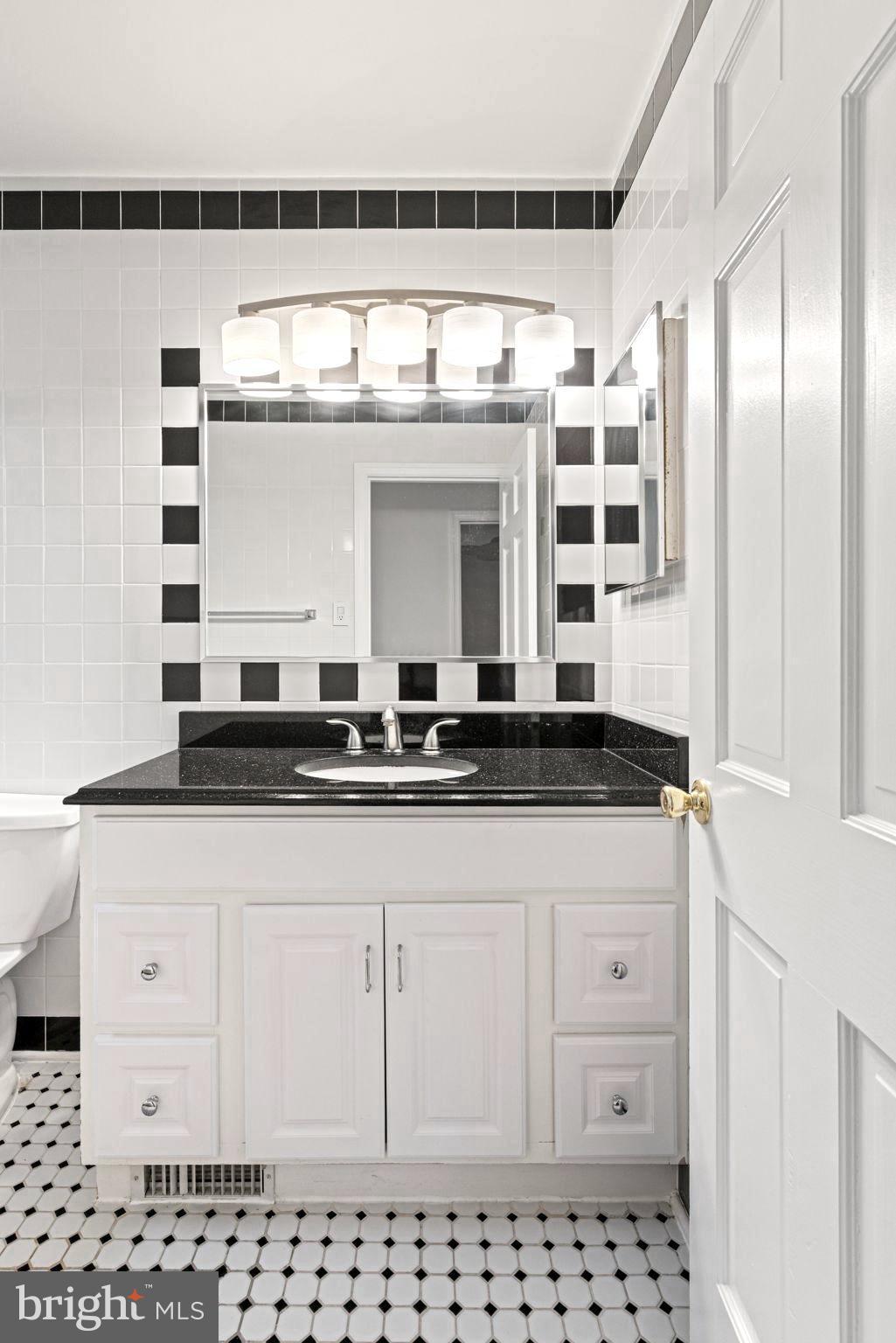 KINGS MANOR - Residential