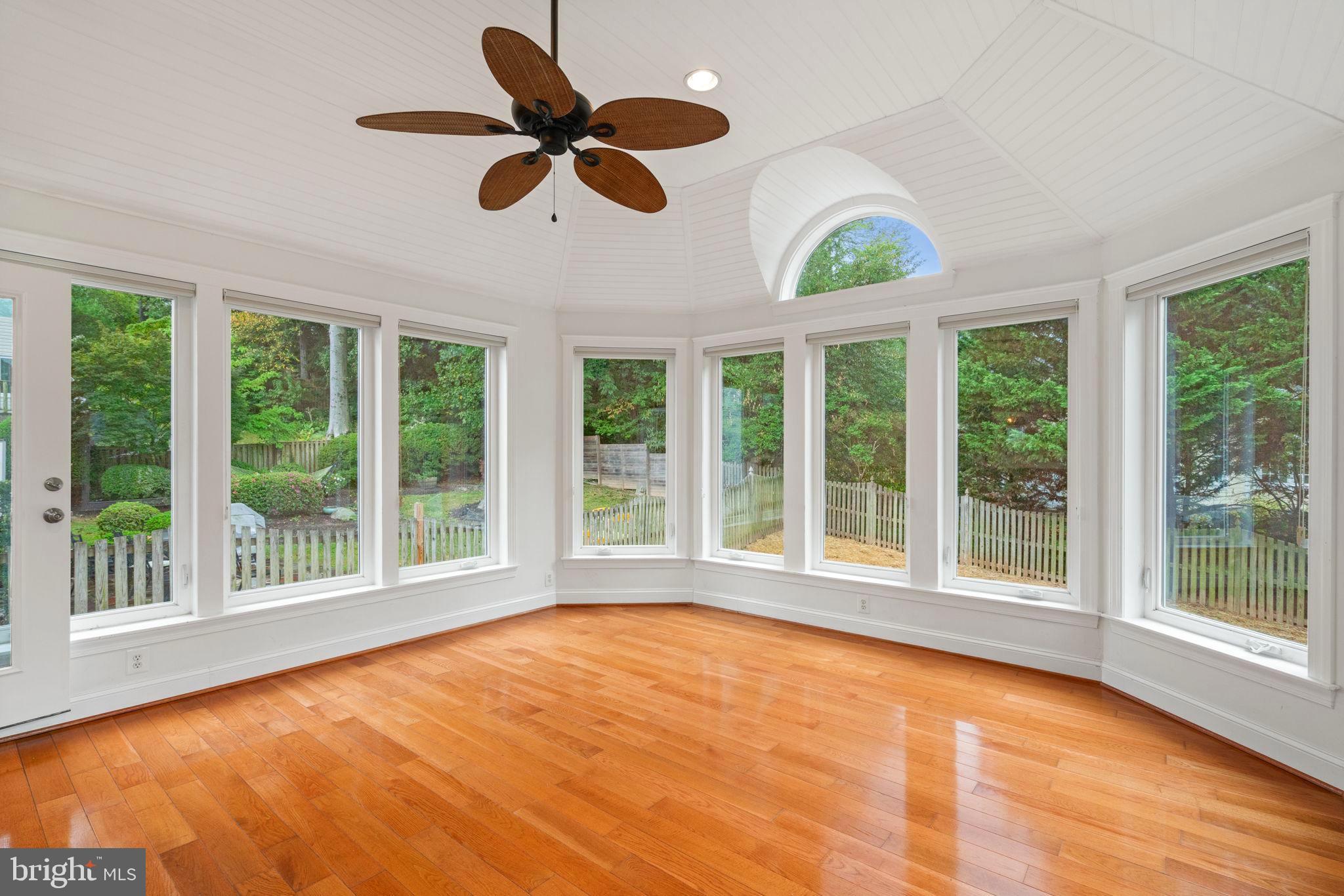 KINGS MANOR - Residential