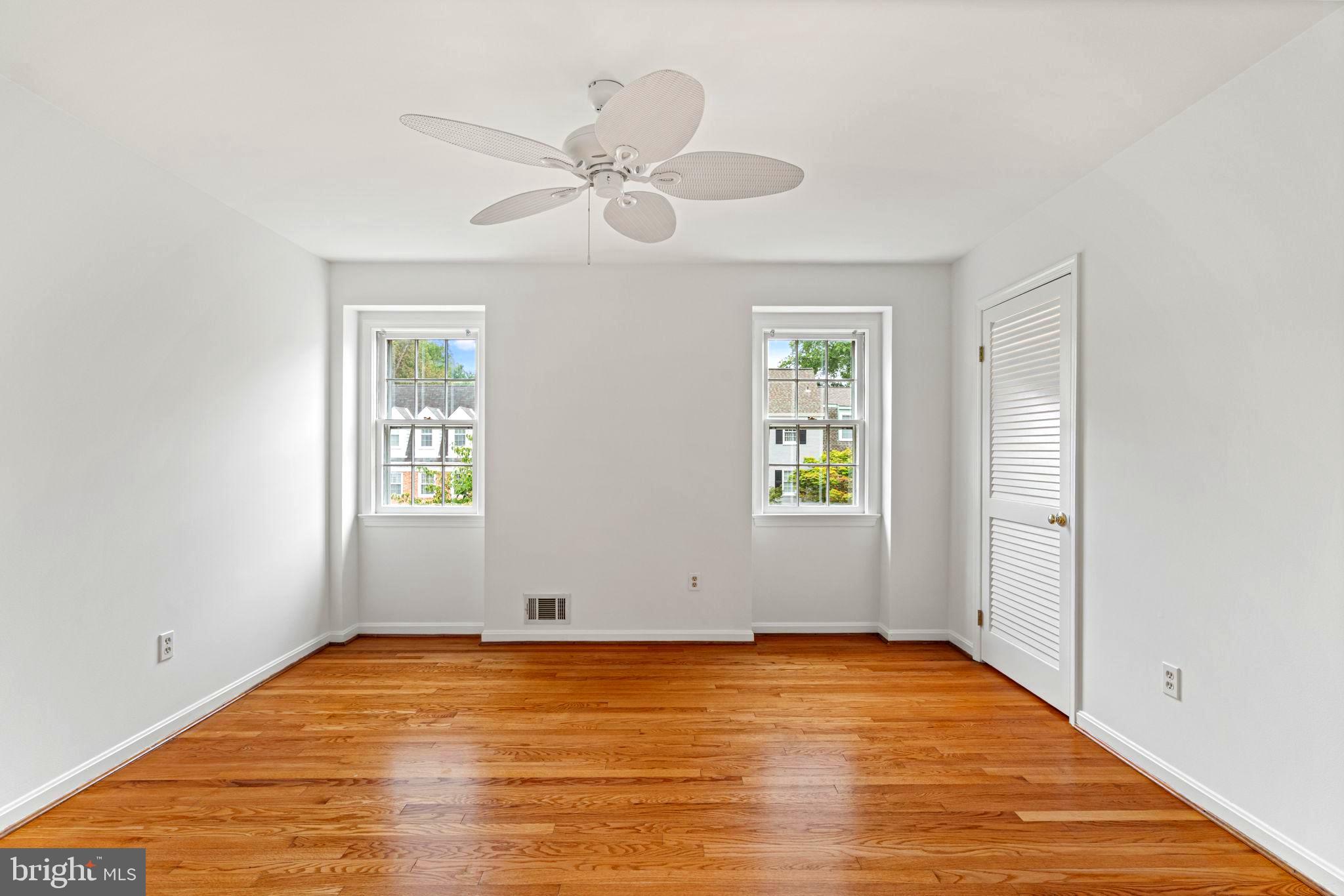 KINGS MANOR - Residential