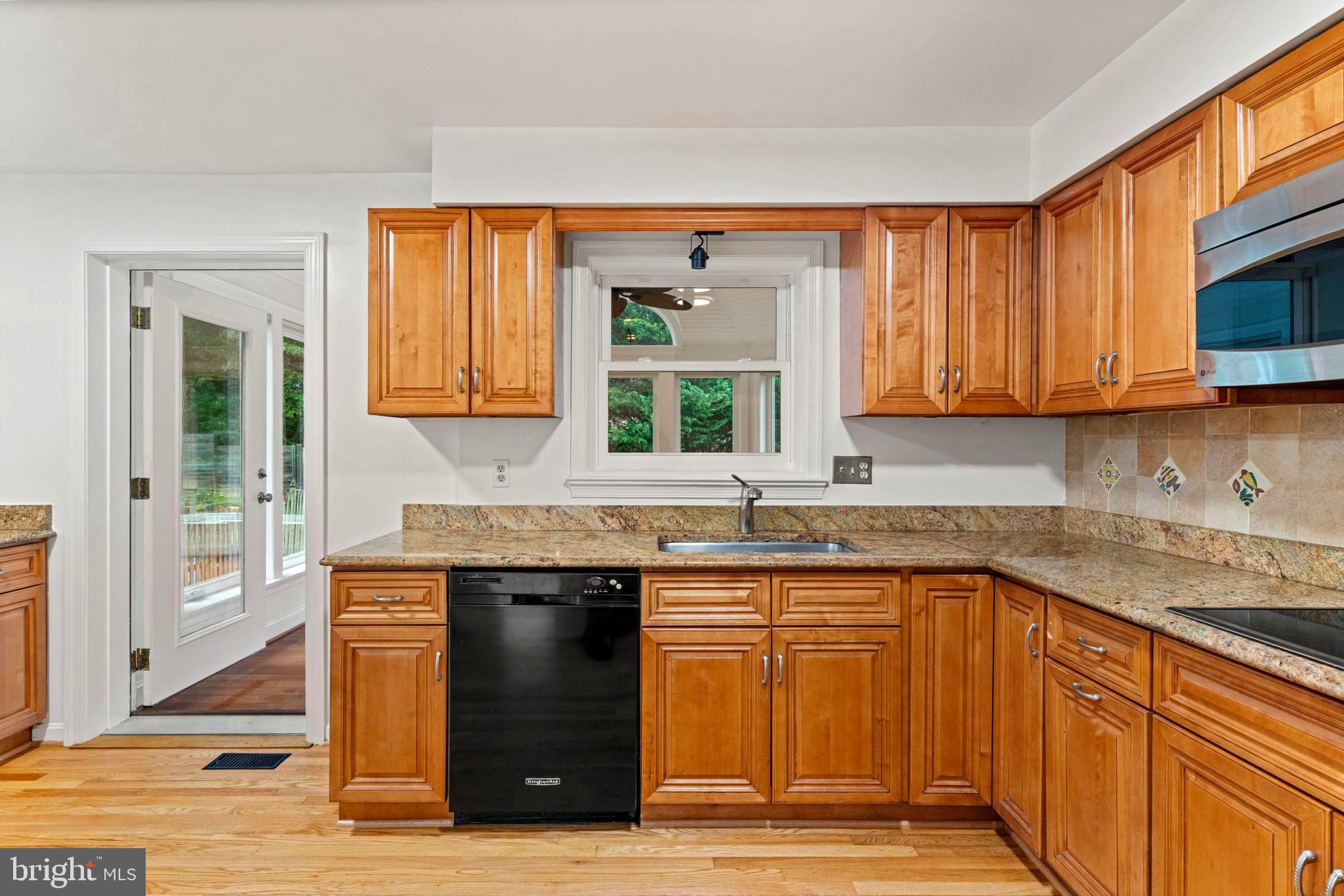 KINGS MANOR - Residential